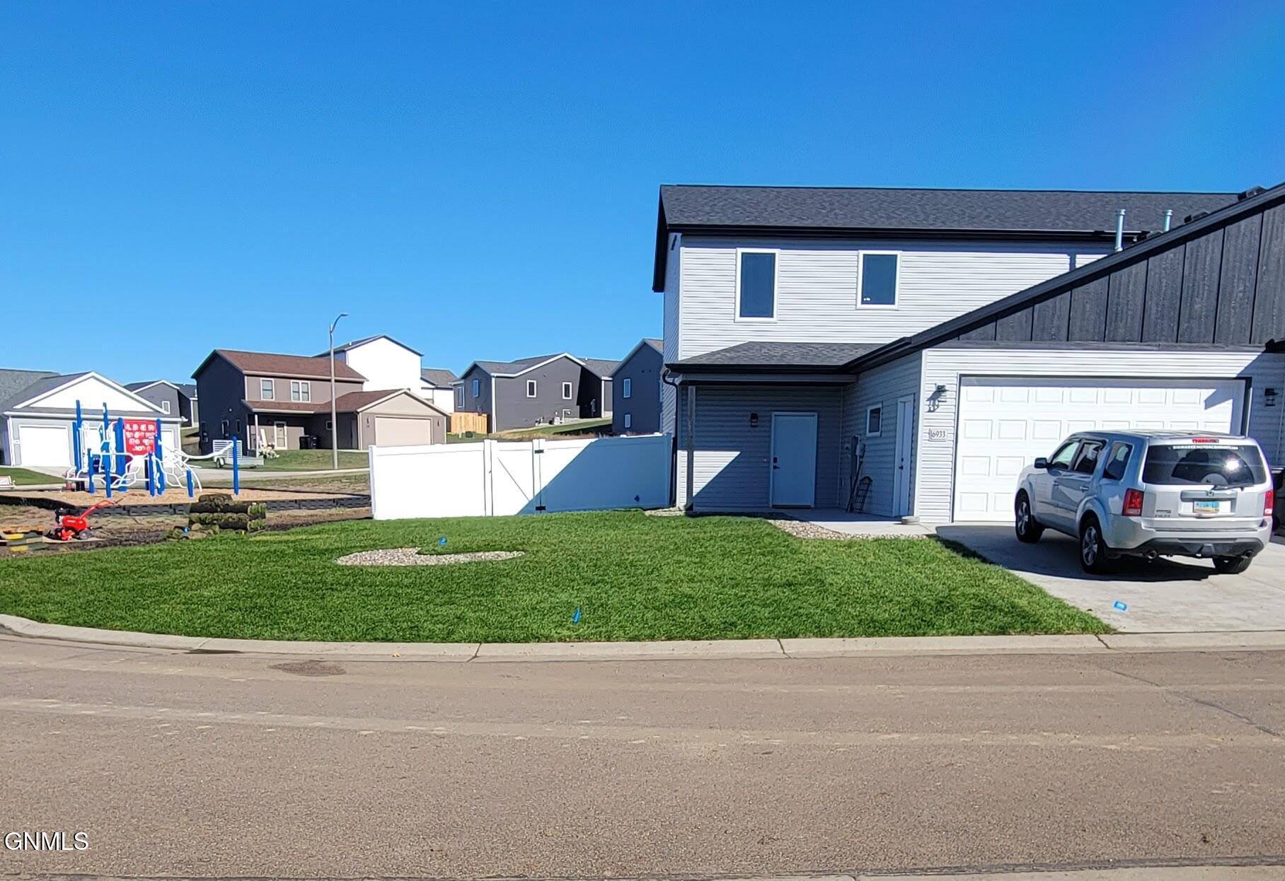 6933 Butler Loop, Lincoln, ND 58504