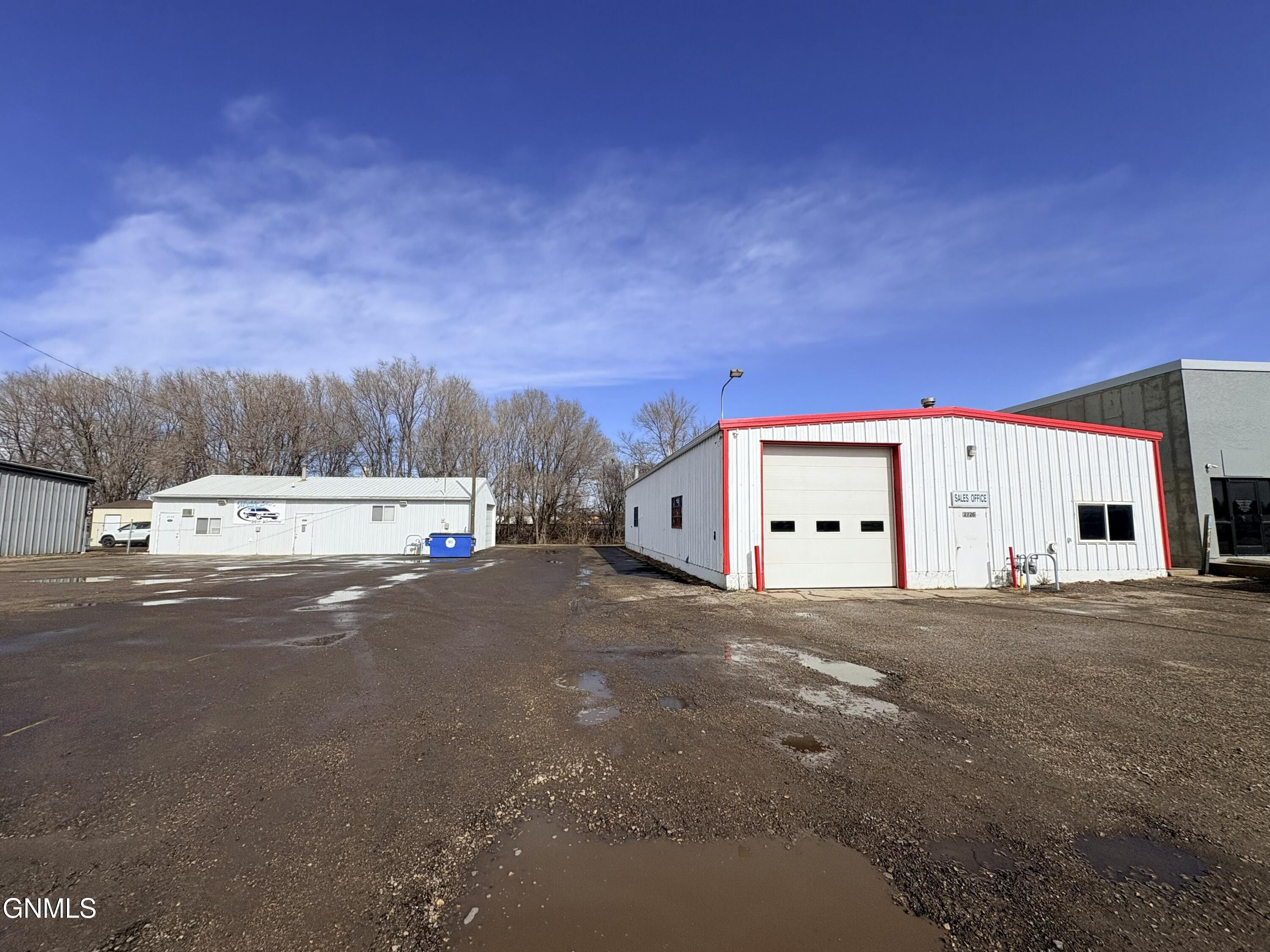 2722 Memorial Highway SE — photo