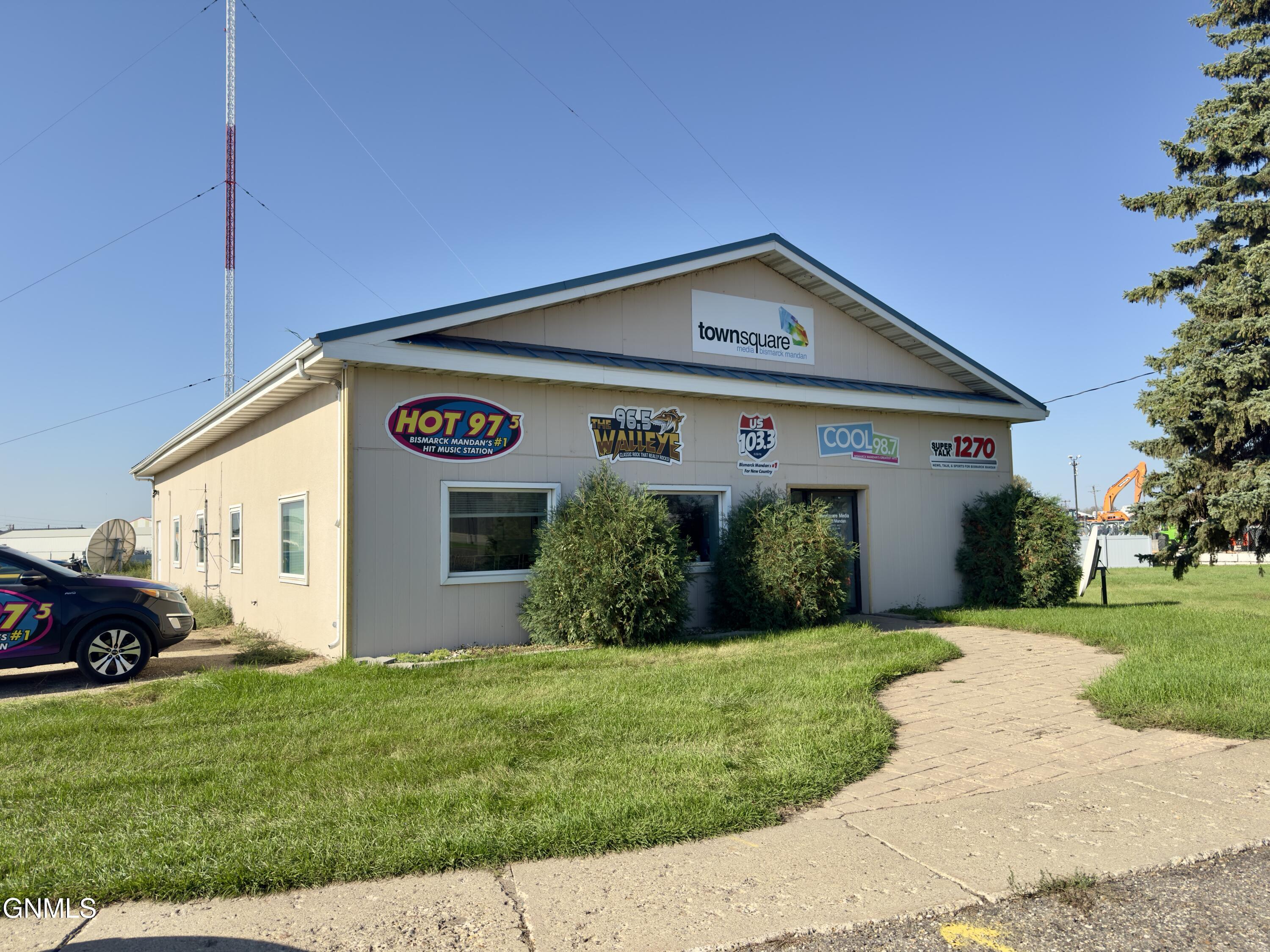 4303 Memorial Highway — photo