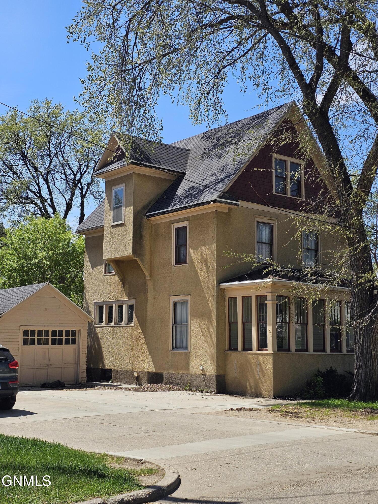 413 E B Avenue E — photo