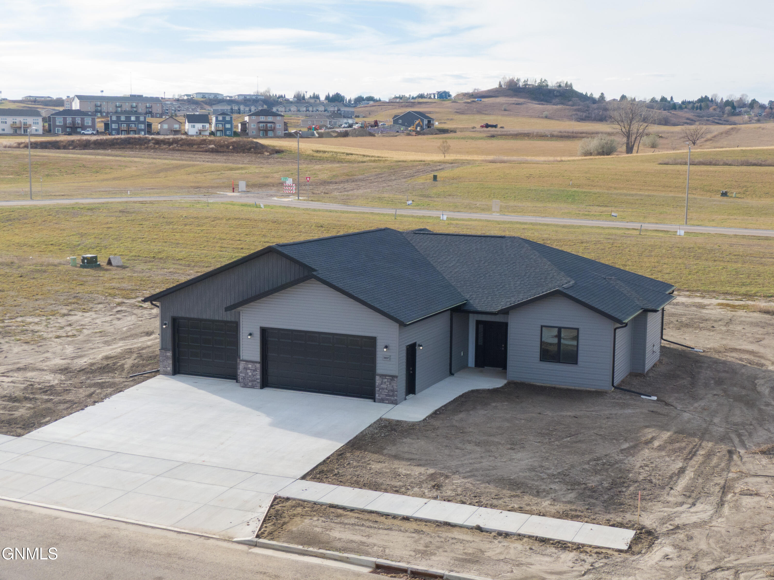 3607 Silver Leaf Avenue — photo
