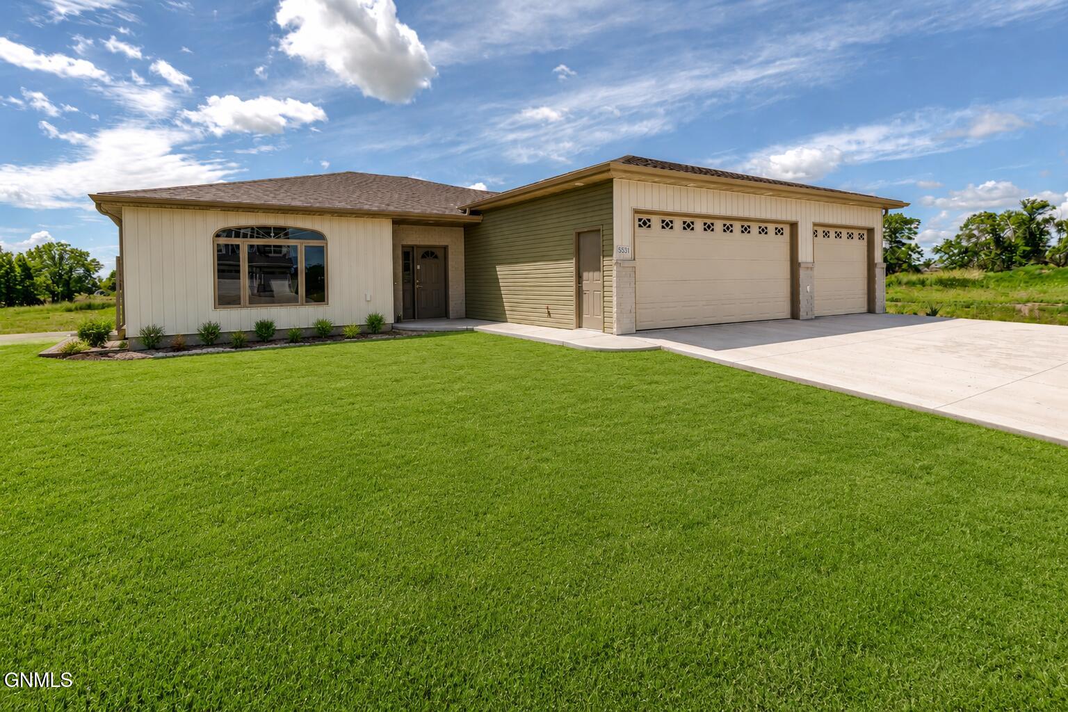 5531 Holmes Drive — photo