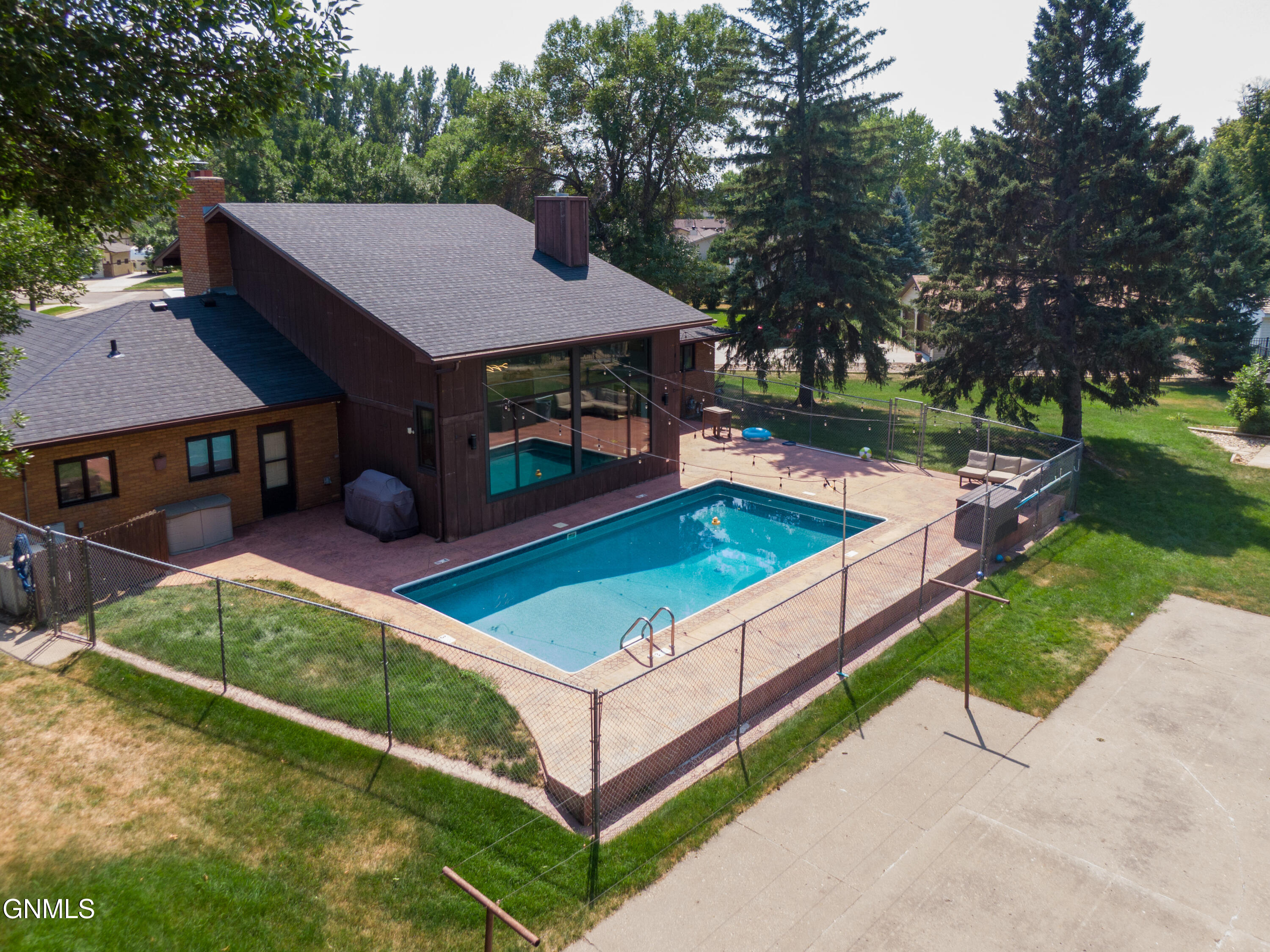 1524 Woodsman Place — photo