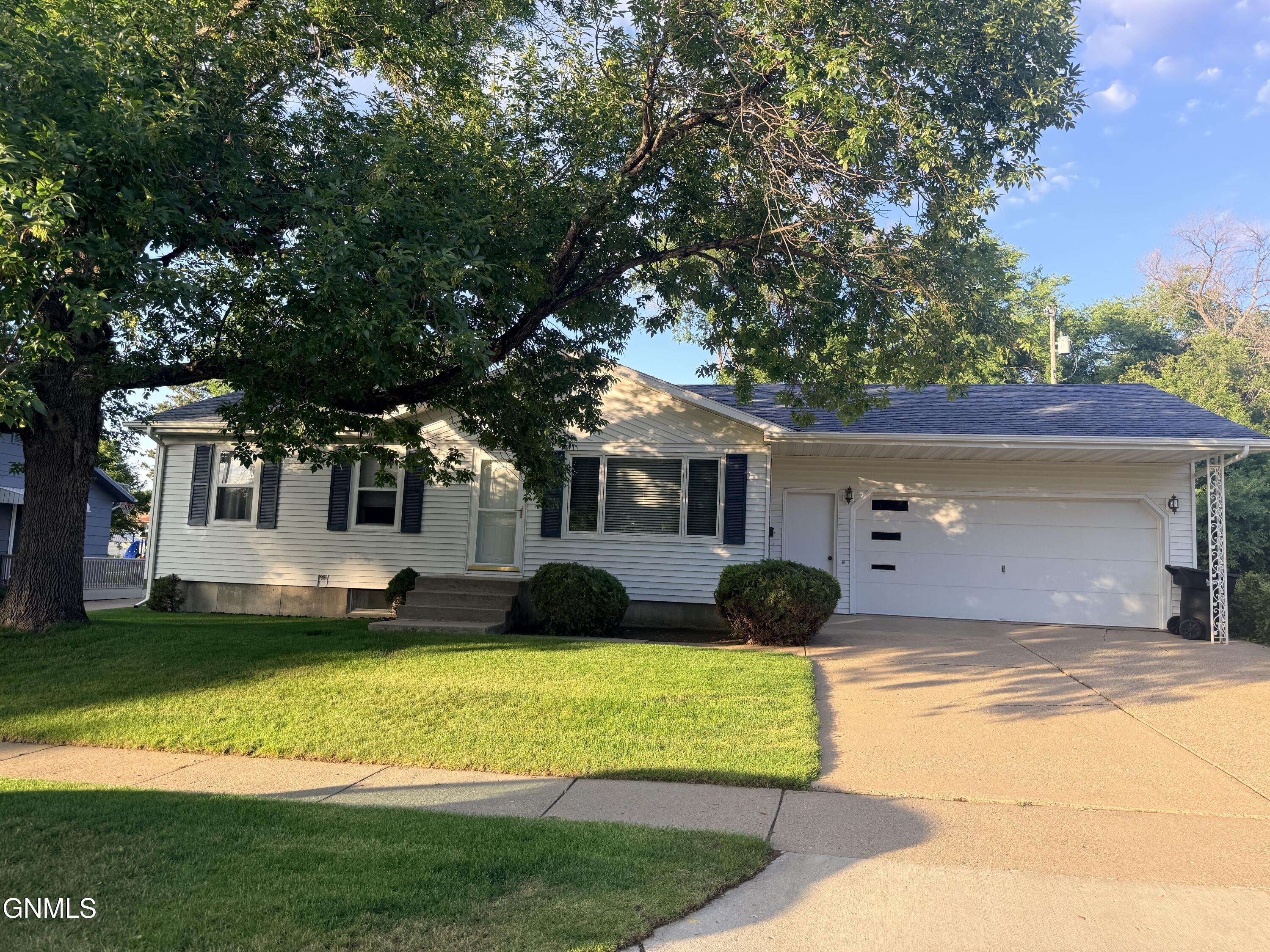2013 Assumption Drive — photo