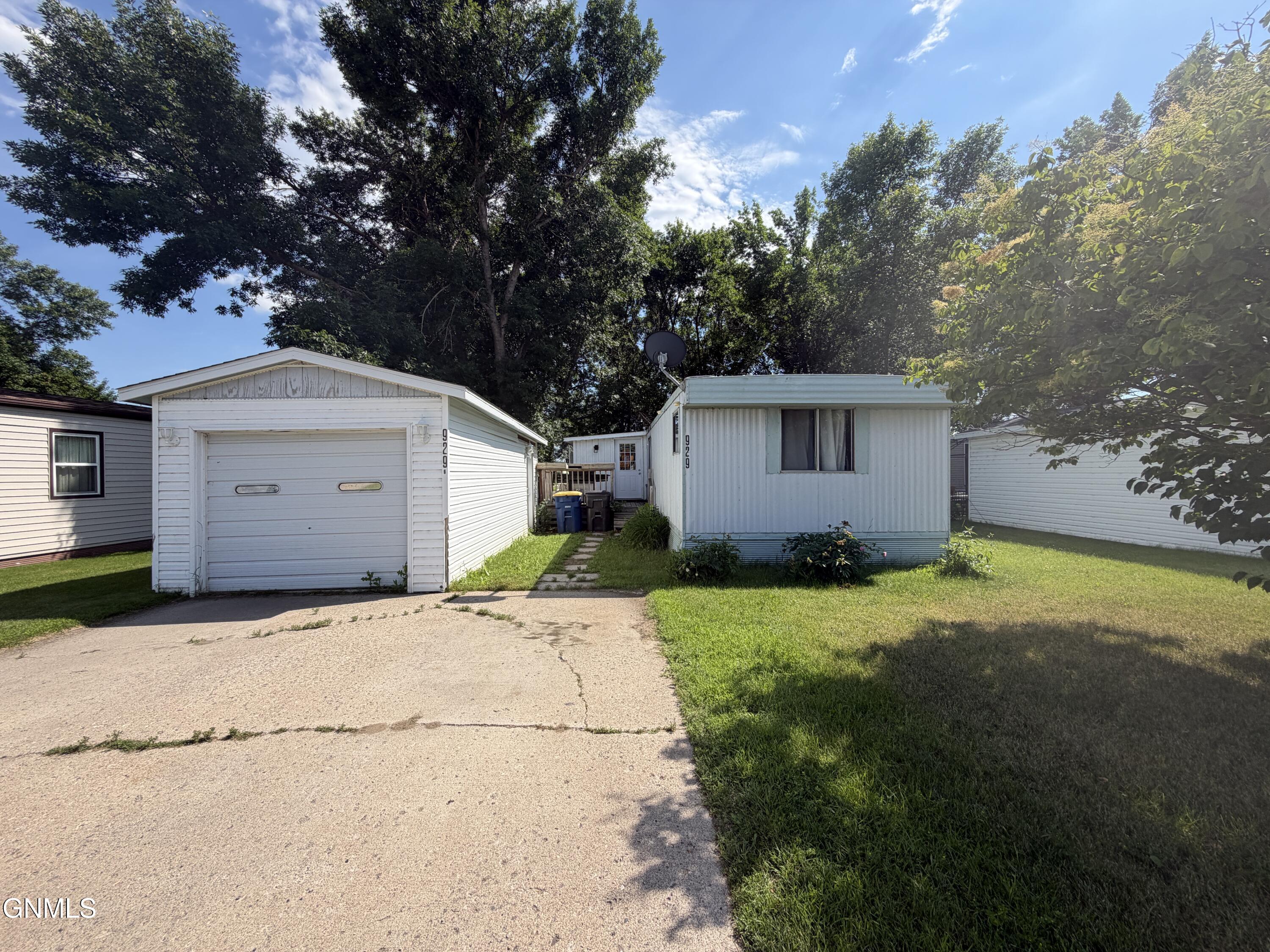 929 Western Park — photo