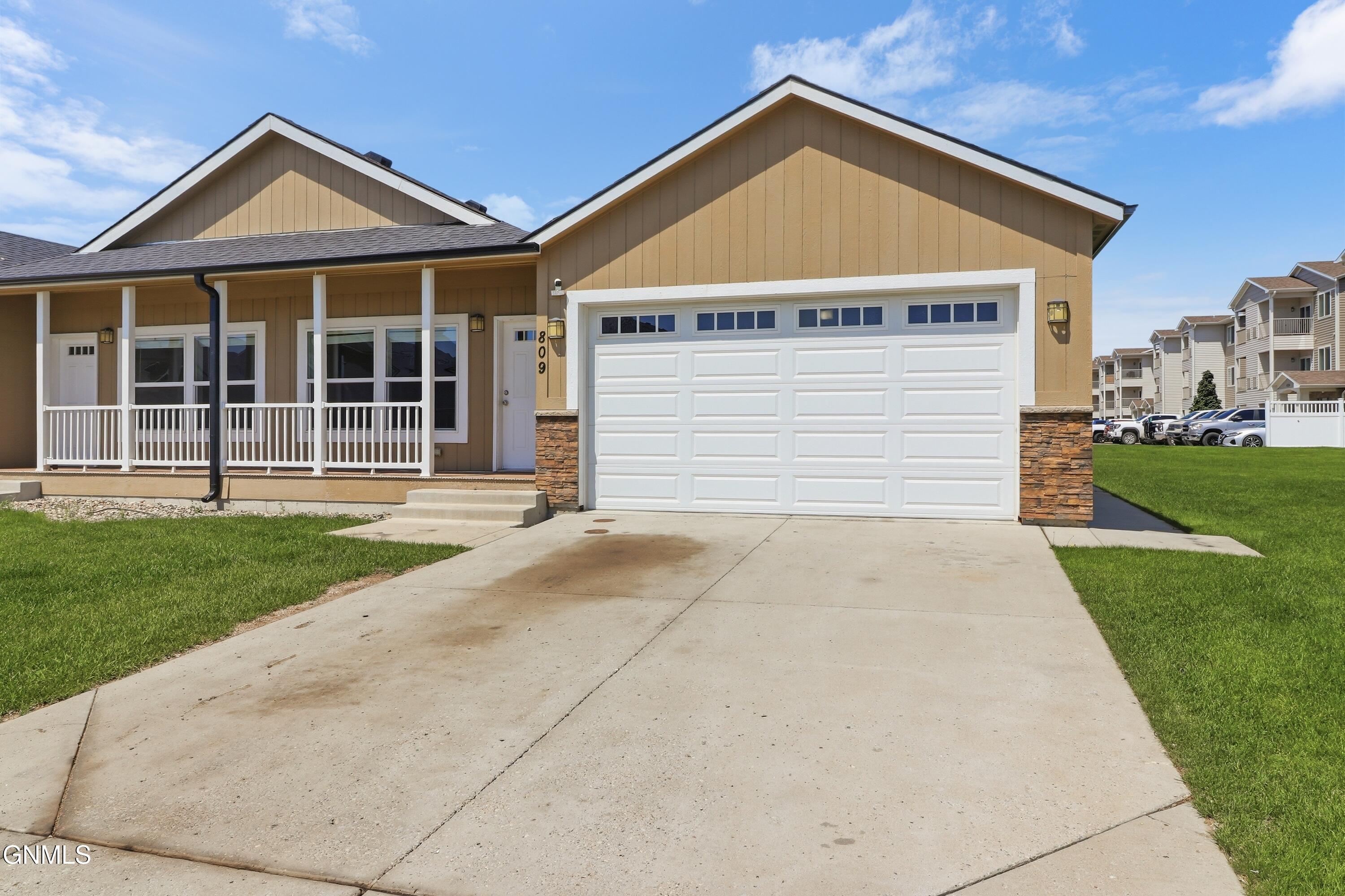 809 40th Street E, Williston, ND 58801 — photo 2