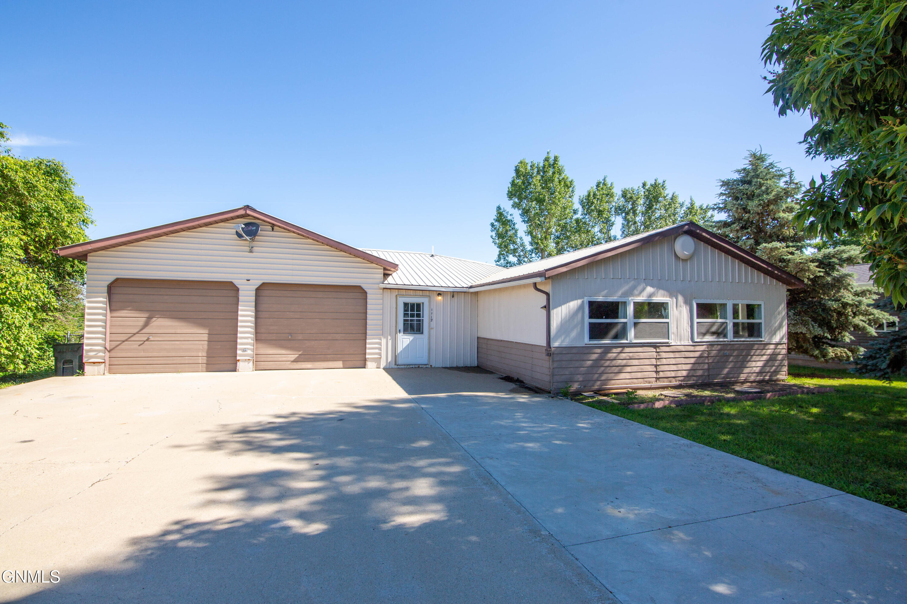 1112 Sunflower Lane — photo