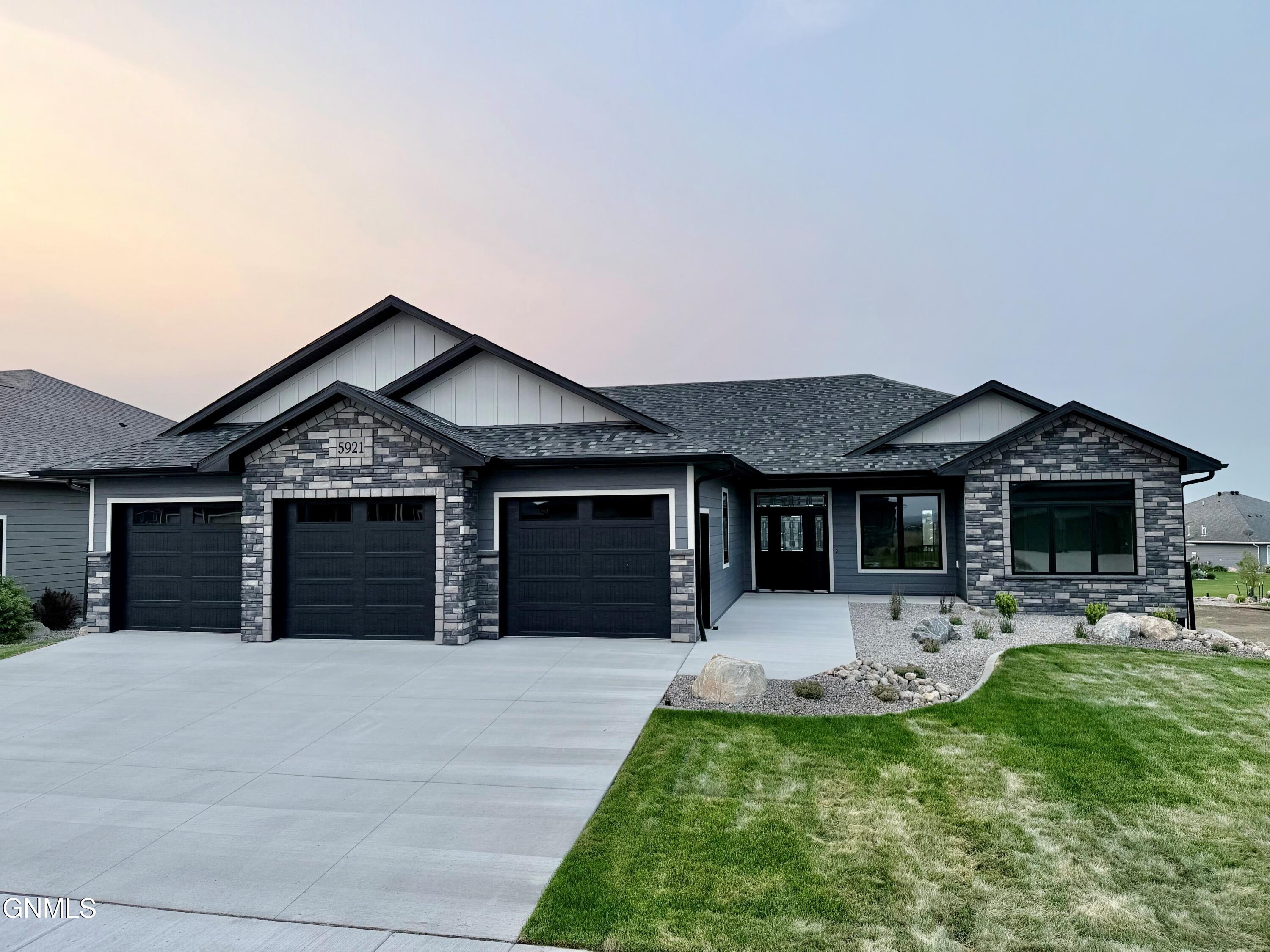 5921 Crested Butte Road — photo