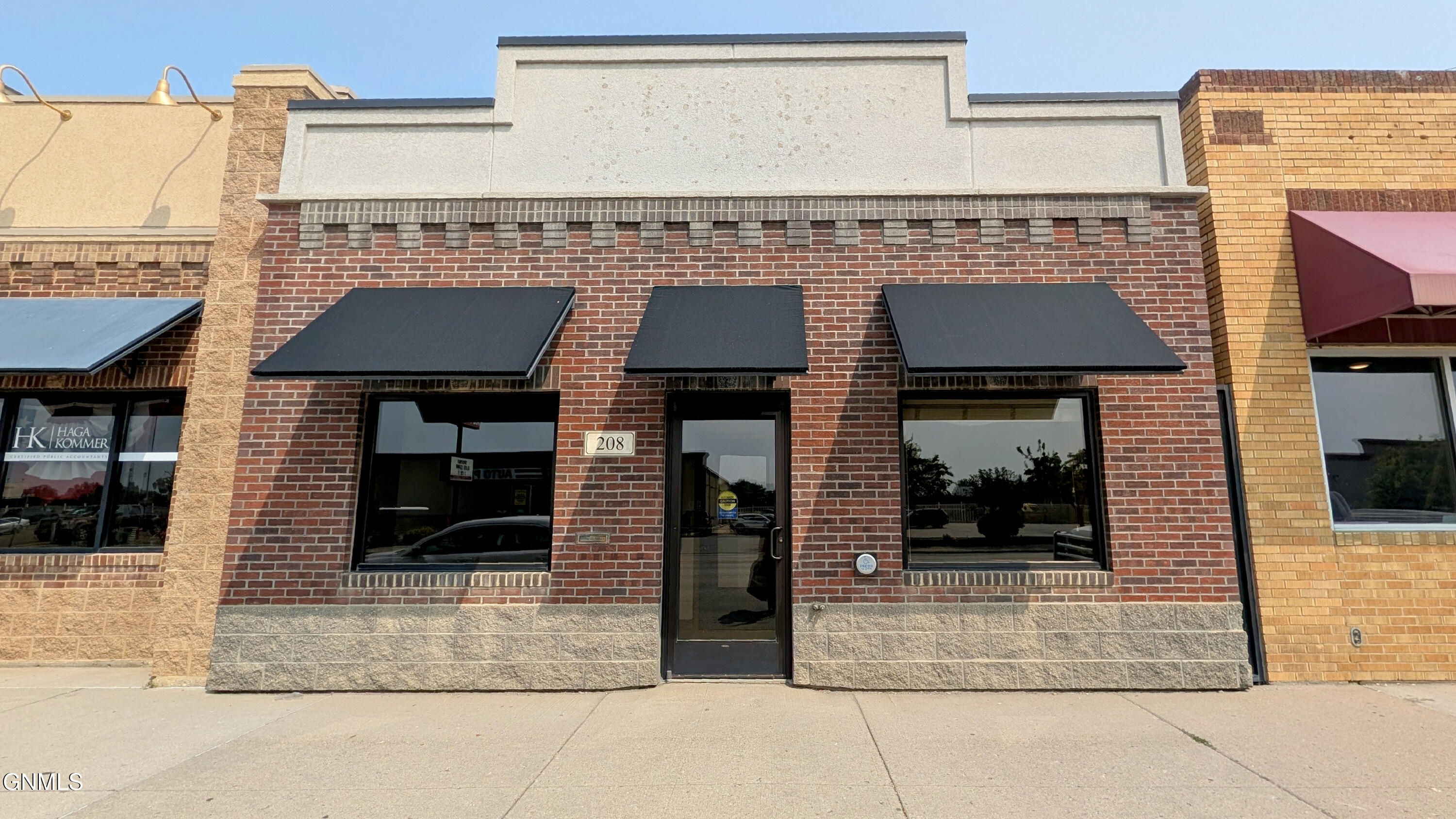208 E Main Street — photo