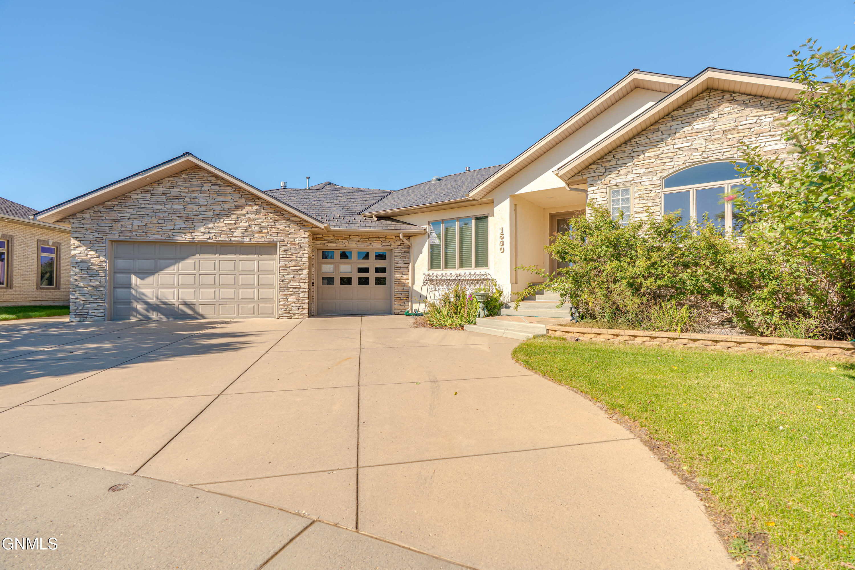 1530 Clipper Place — photo