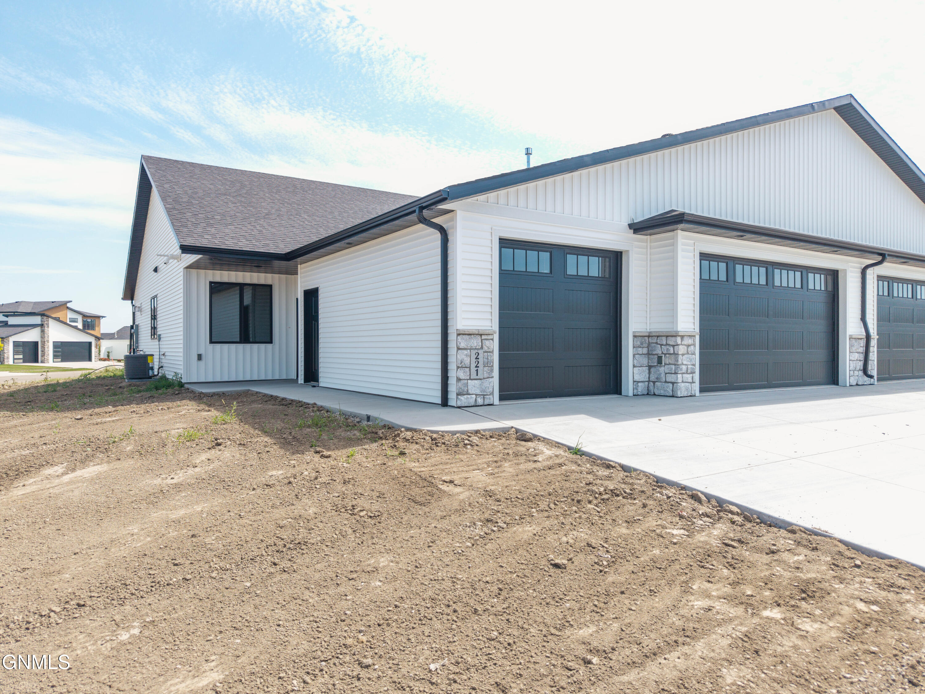 221 Kamrose Drive — photo