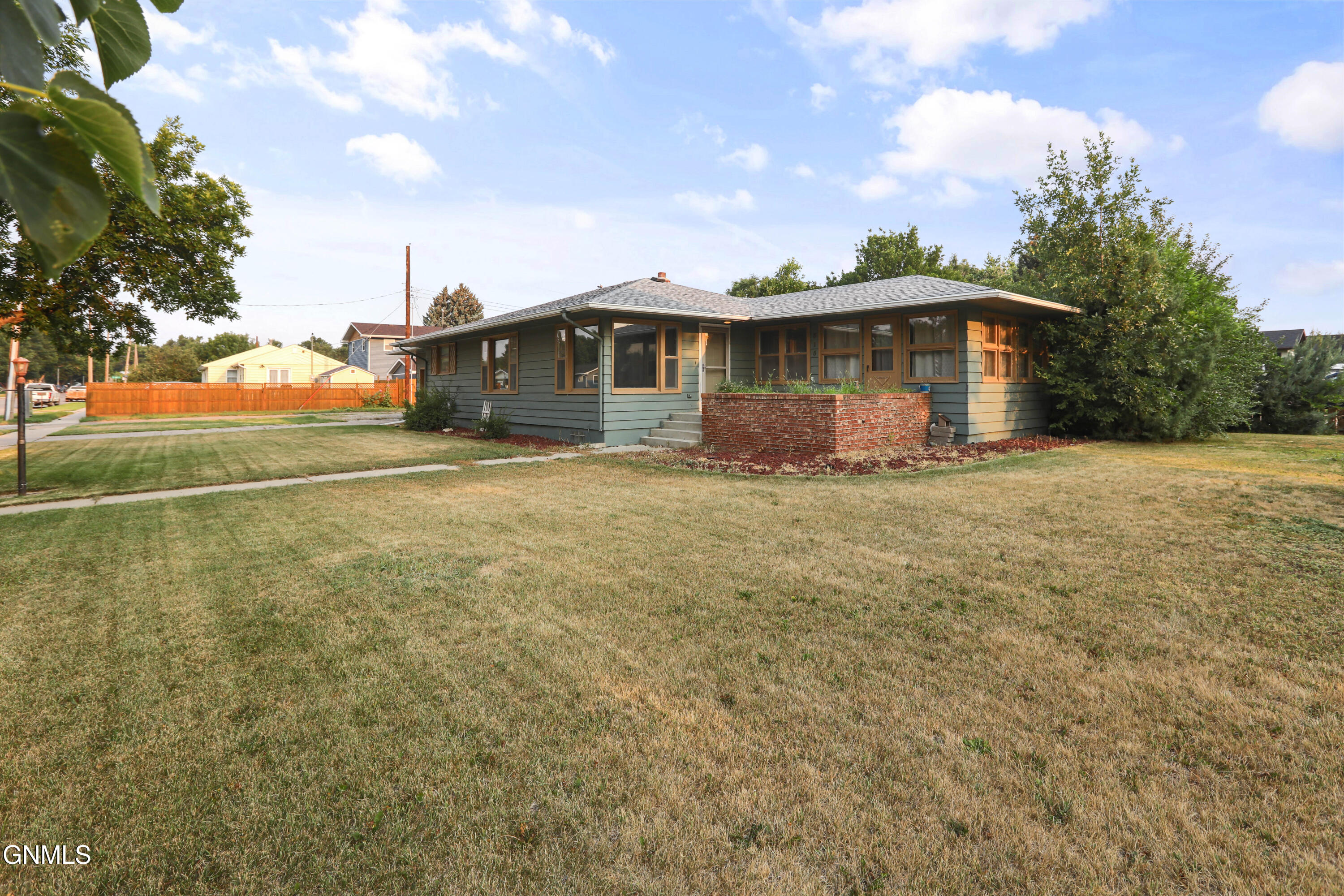 315 20th Street E, Williston, ND 58801 — photo 2