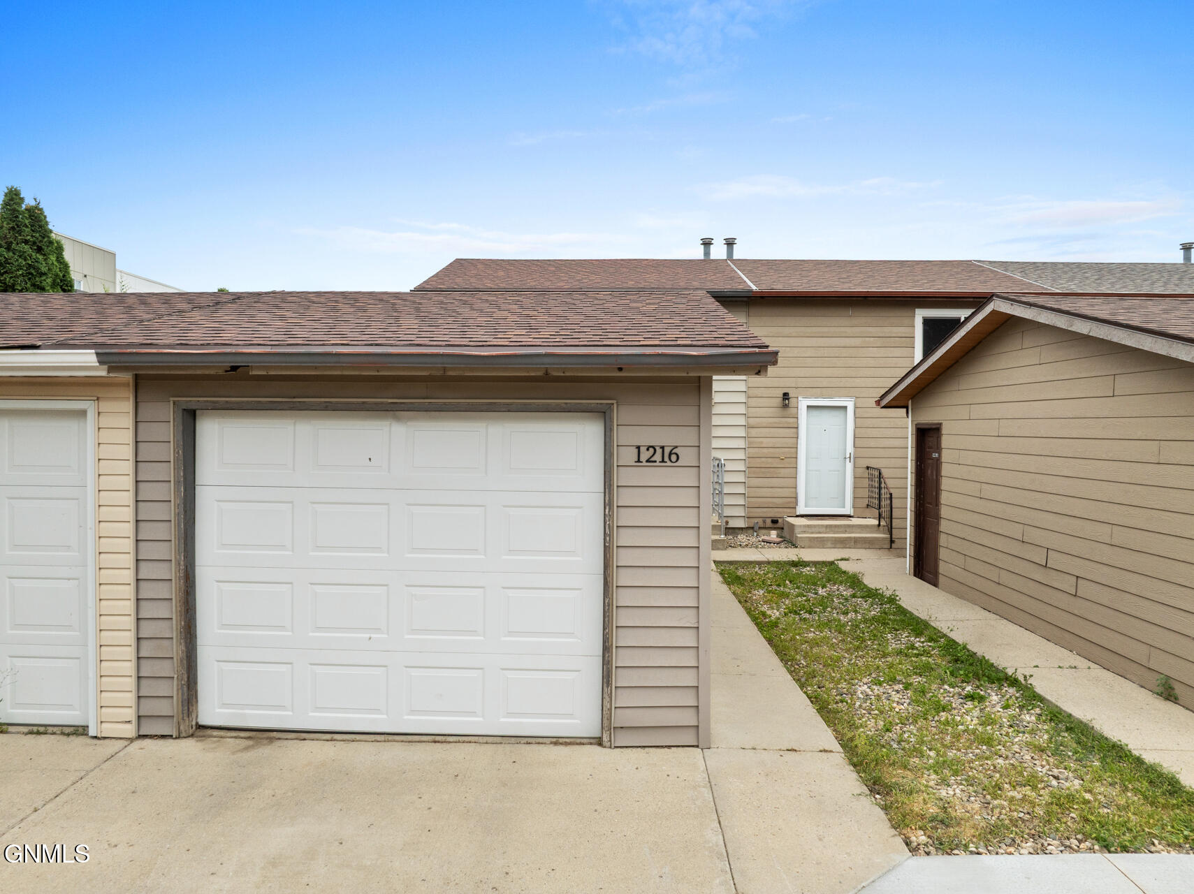 1216 Ridge Court — photo