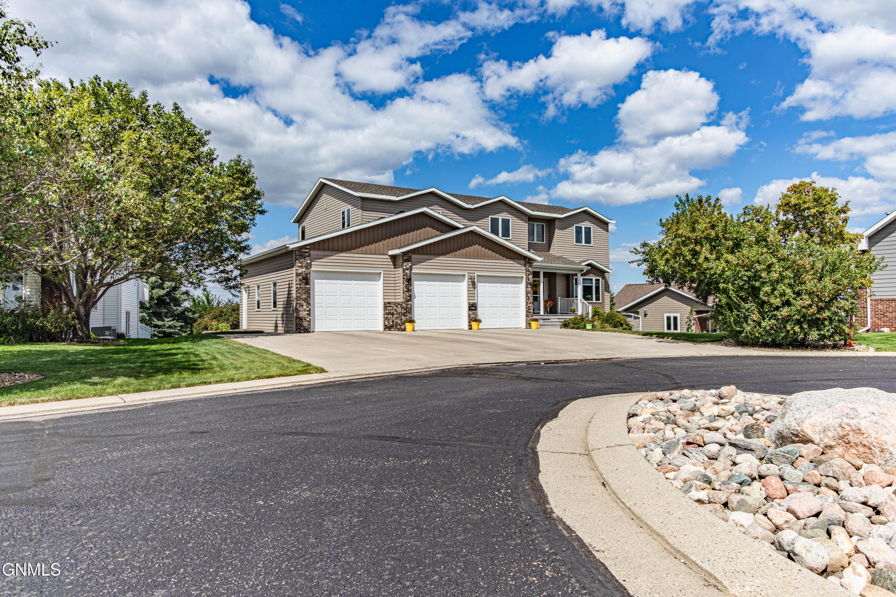 1908 Harding Place, Bismarck, ND 58501 — photo 2
