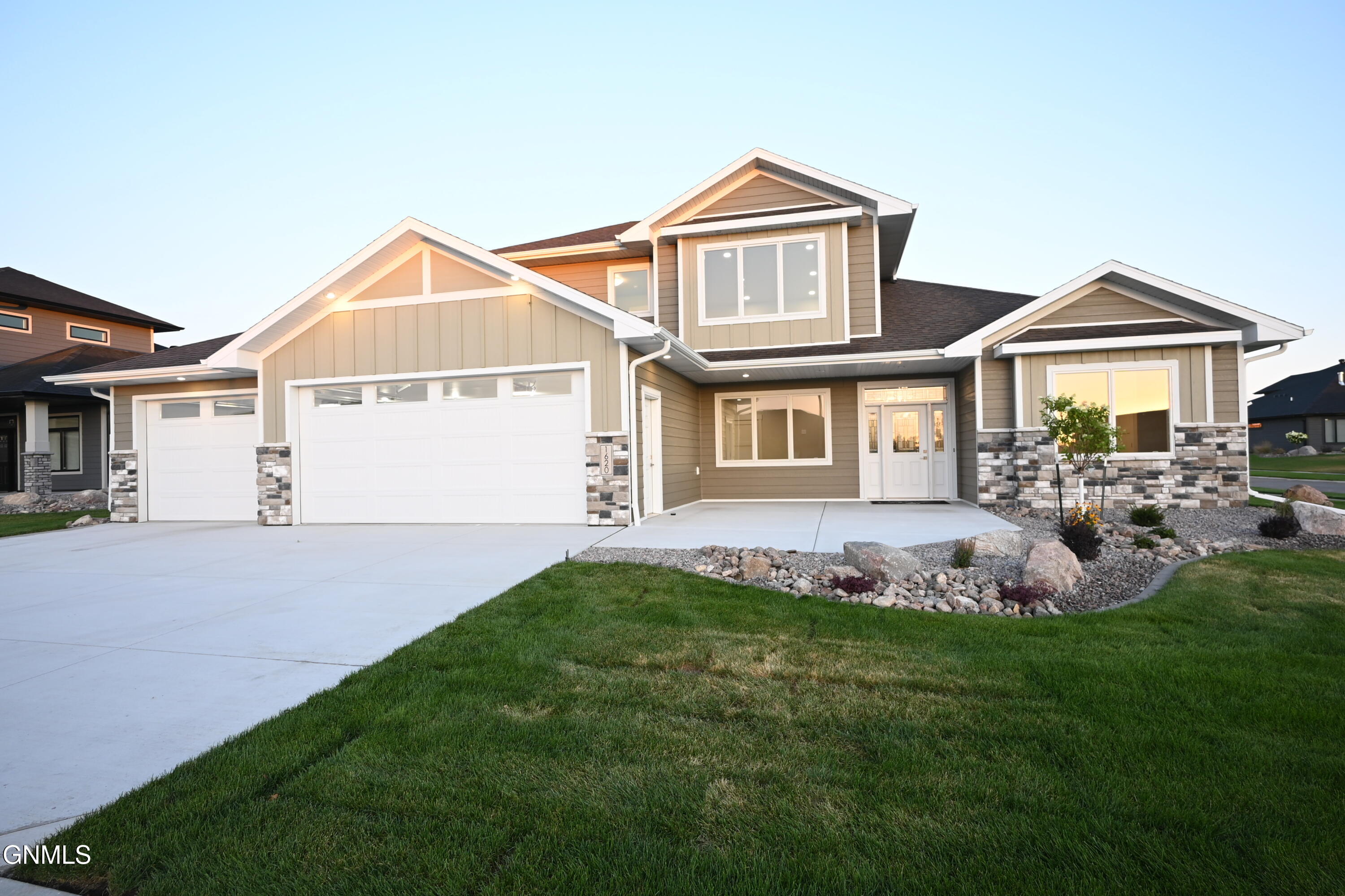 1620 Community Lp — photo