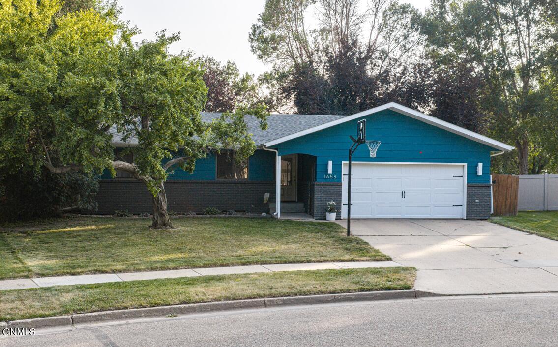 1658 Portland Drive — photo