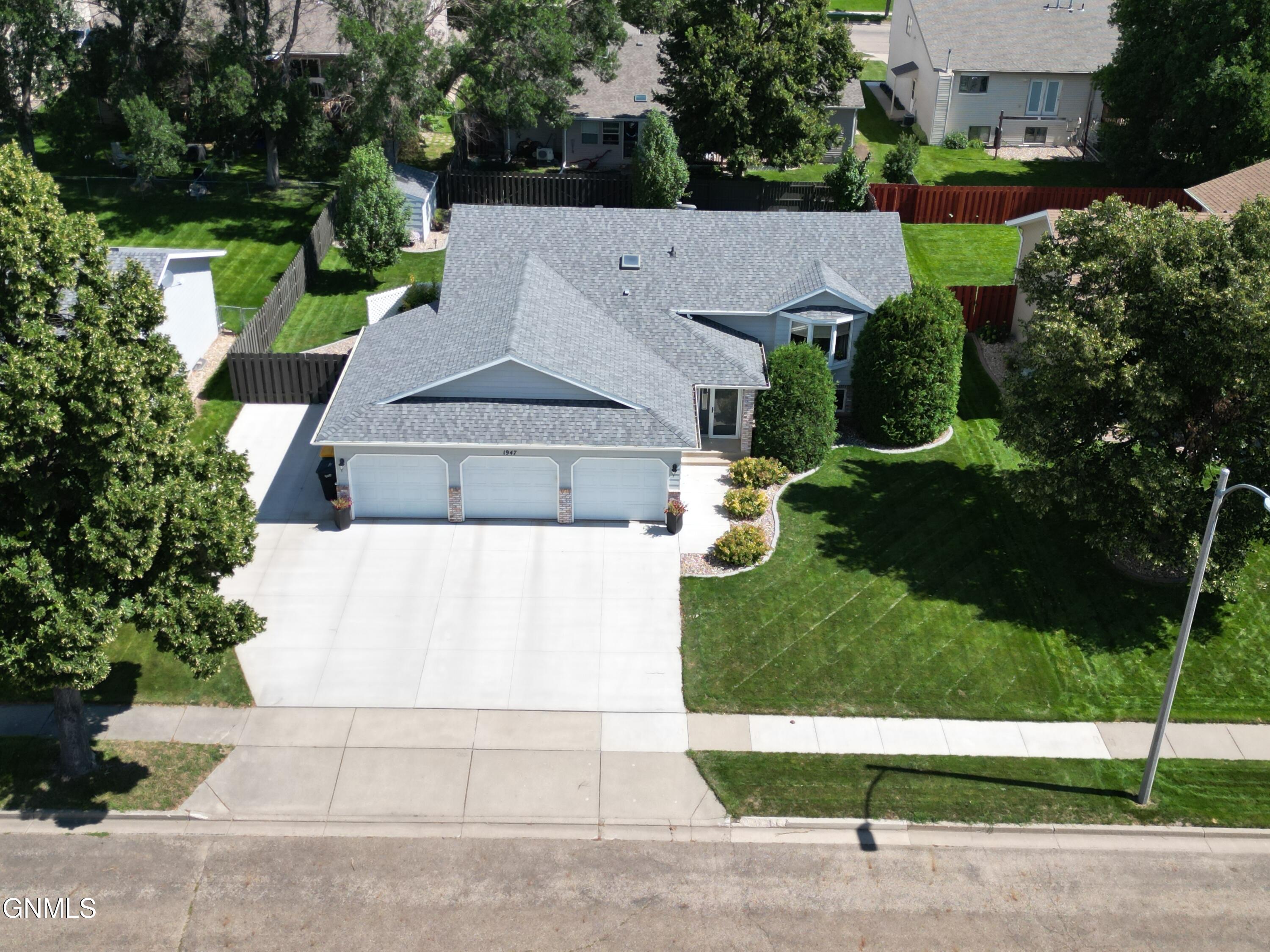 1947 Tahoe Drive — photo