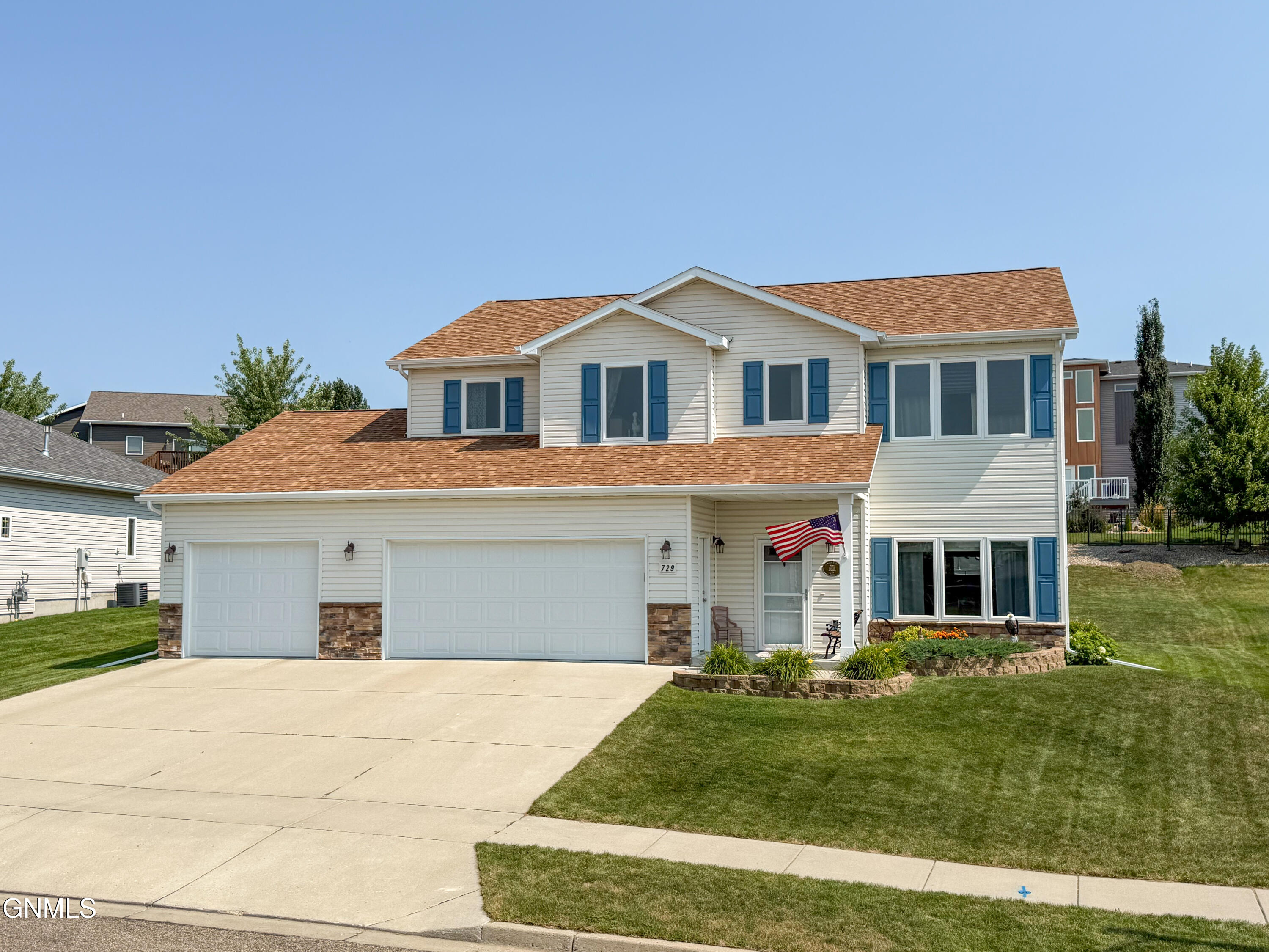 729 Walter Way — photo