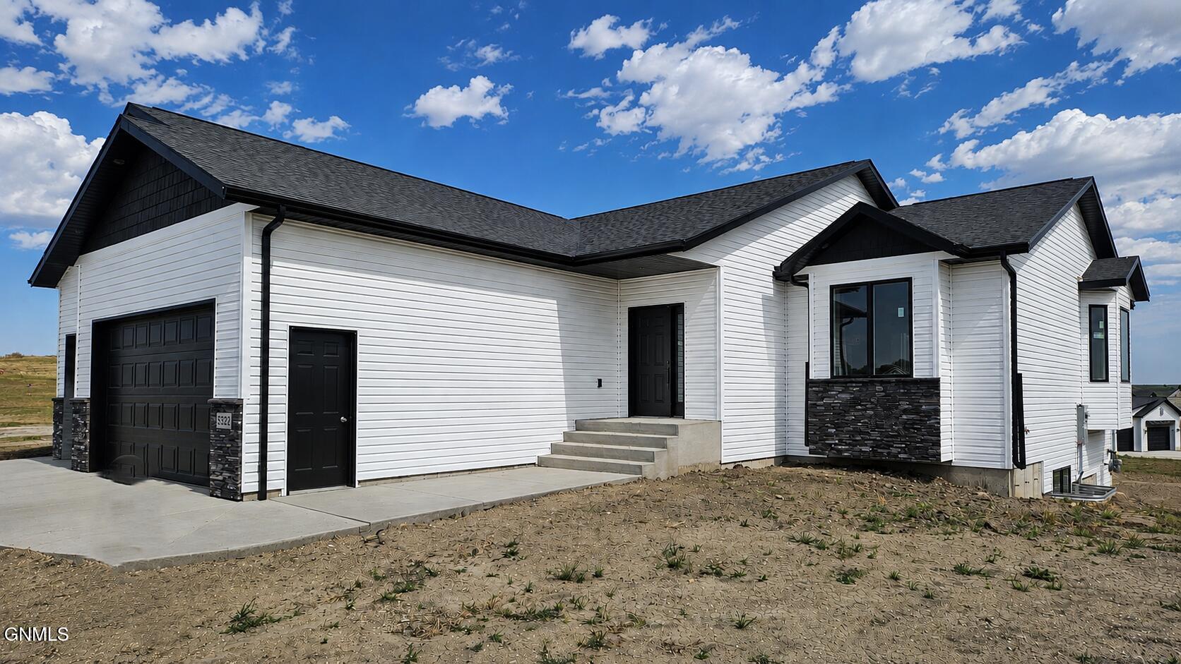 3905 Platinum Street — photo