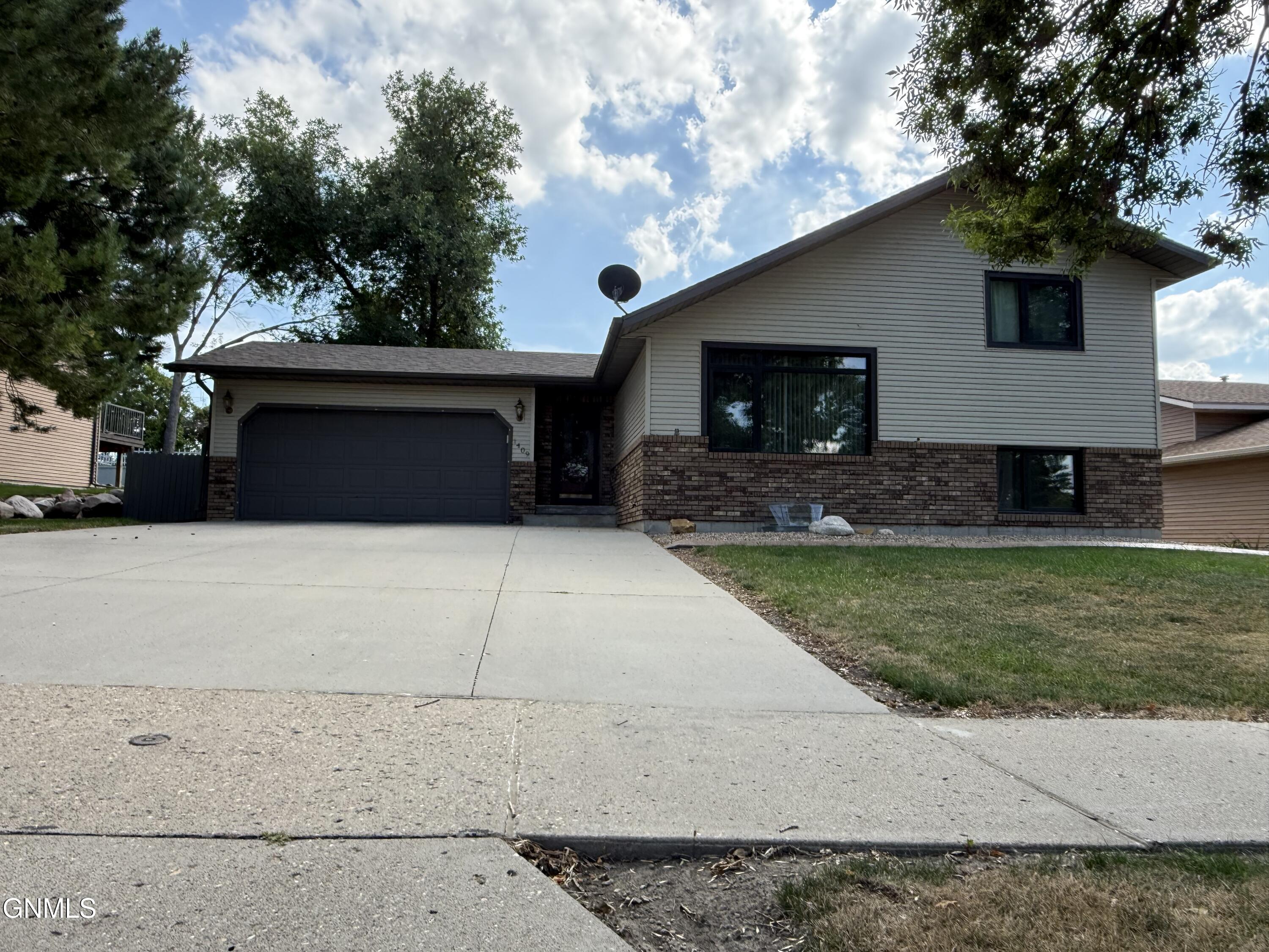 1409 Canyon Drive — photo