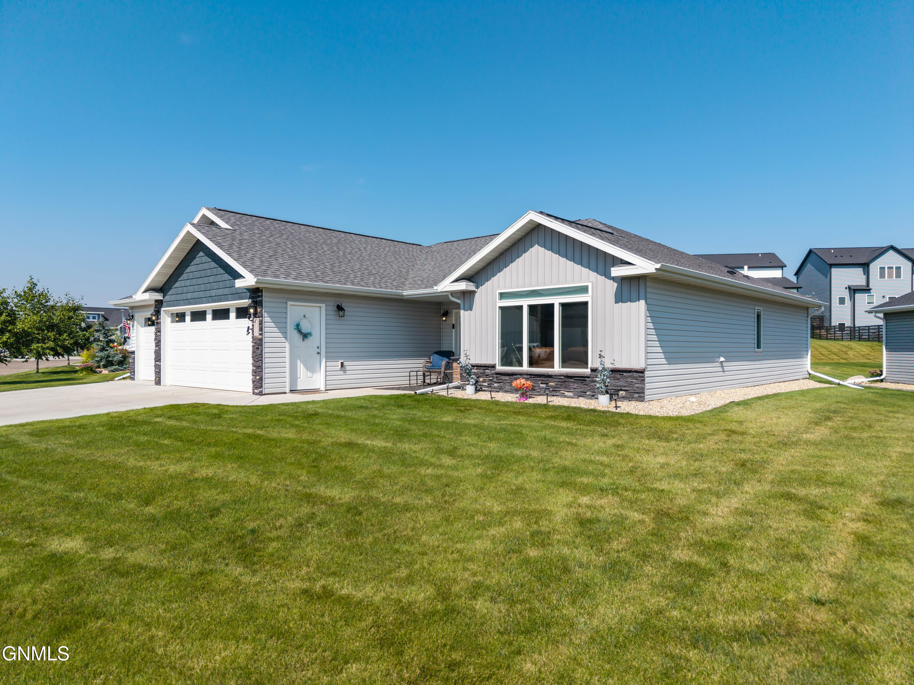 4813 Cornice Loop, Bismarck, ND 58503 — photo 2