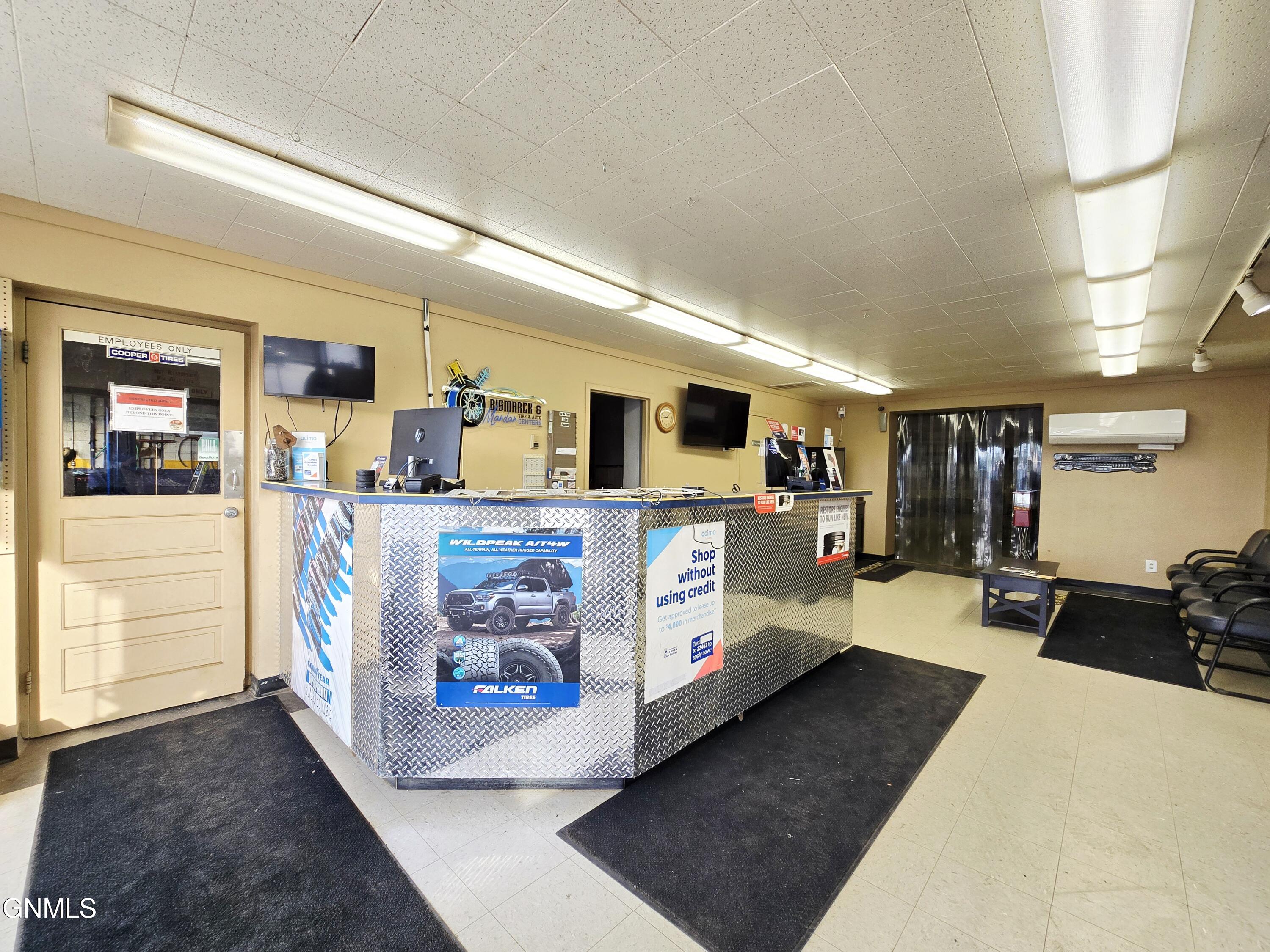 910 E Main Street, Mandan, ND 58554 — photo 2