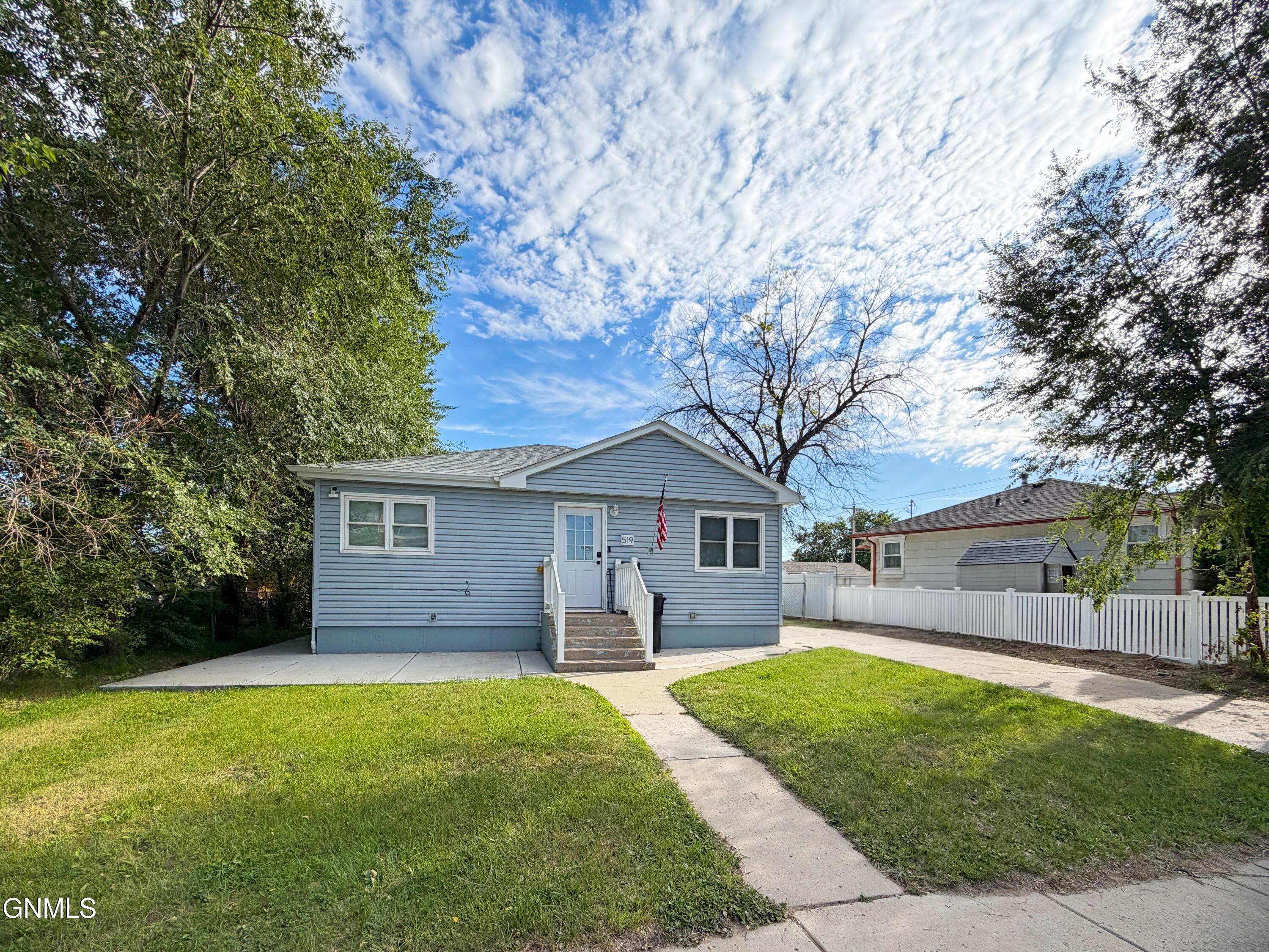 519 W Highland Drive — photo