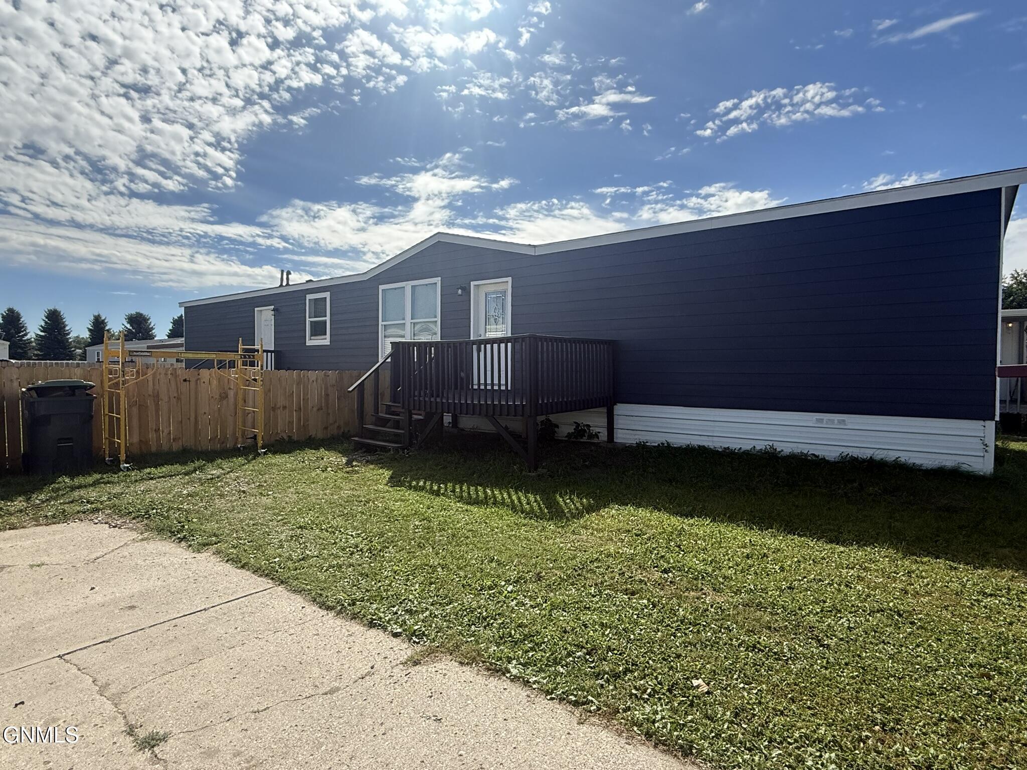 1305 Pioneer Trail — photo