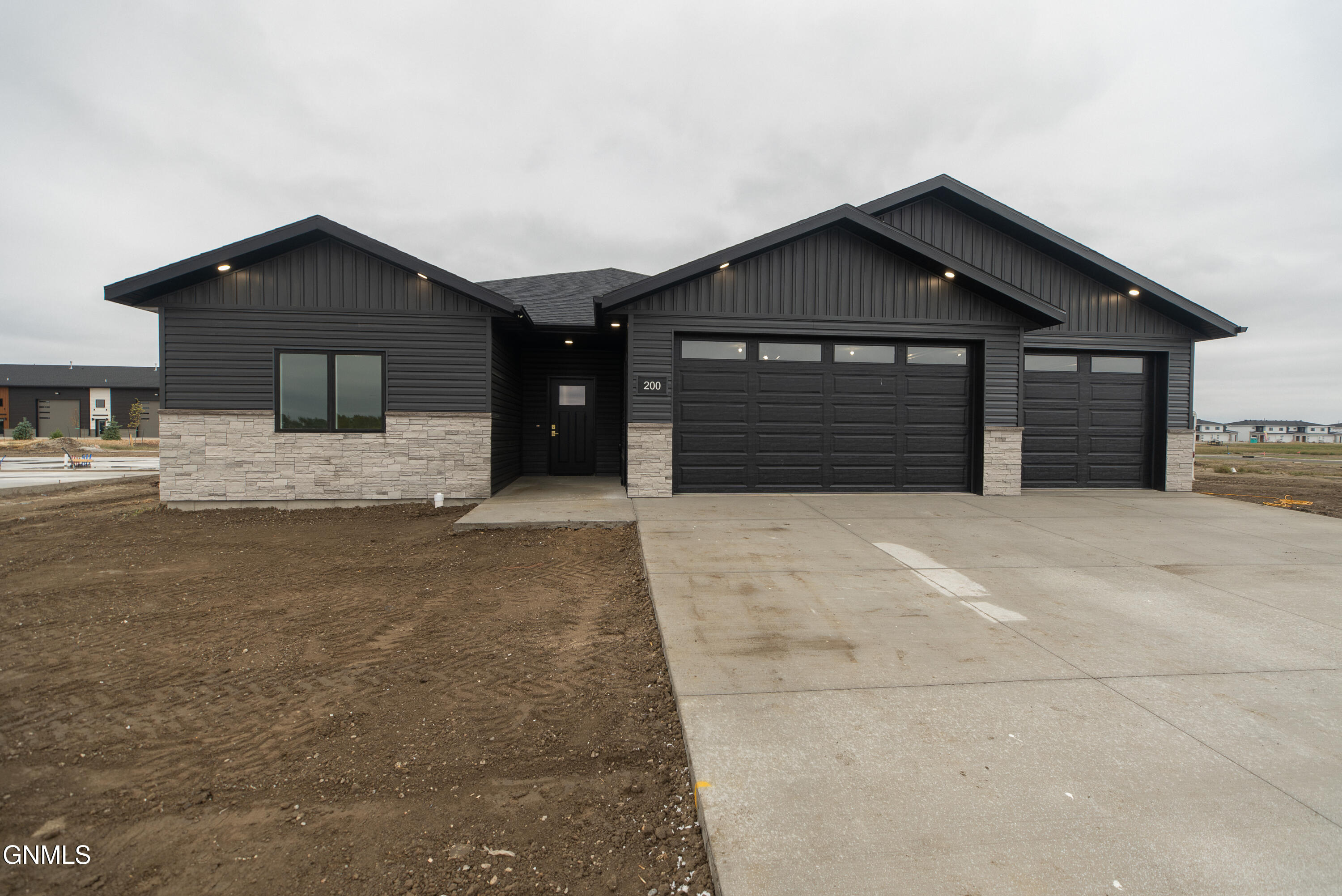 200 Paradise Drive — photo