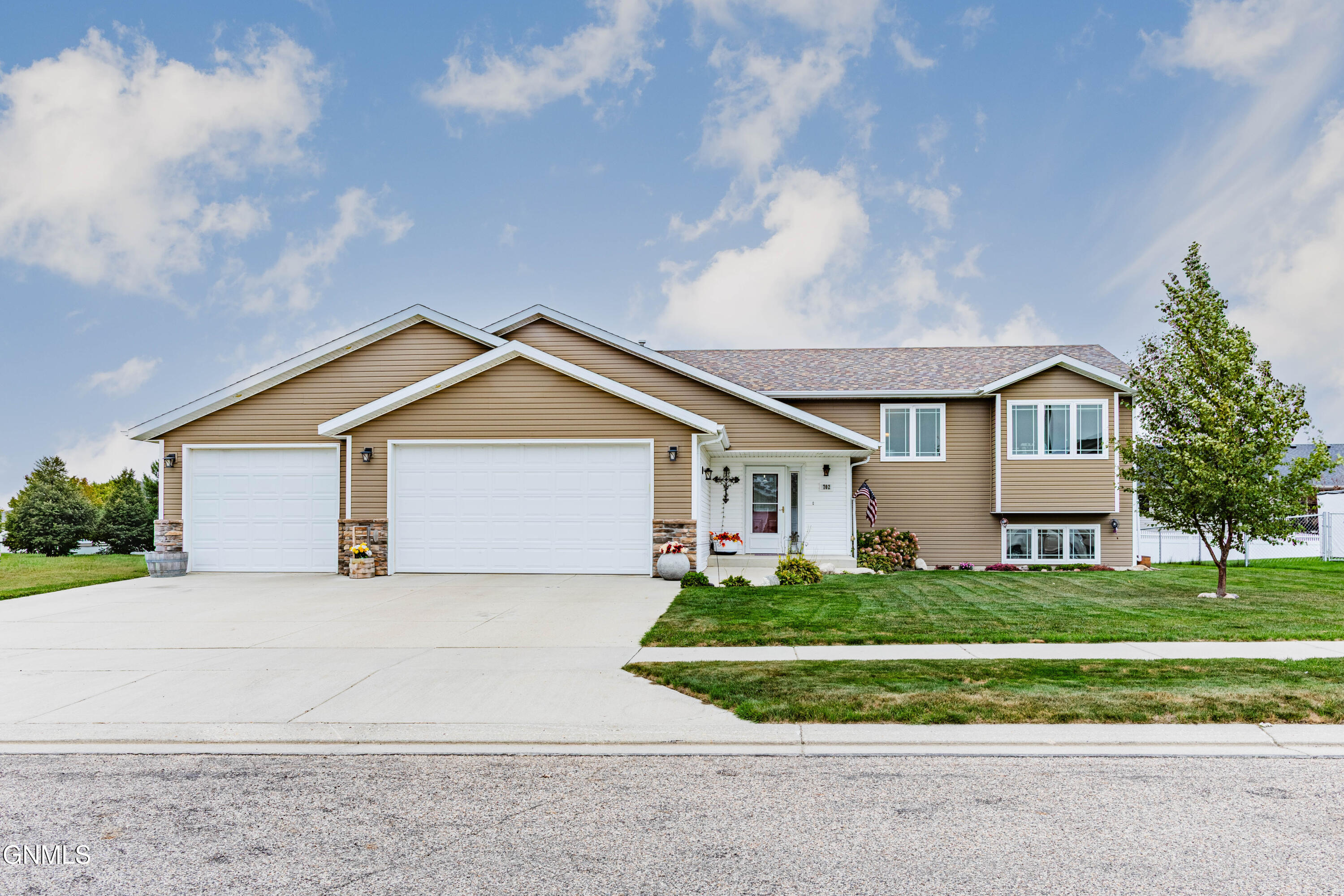 702 Lincoln Court SE — photo