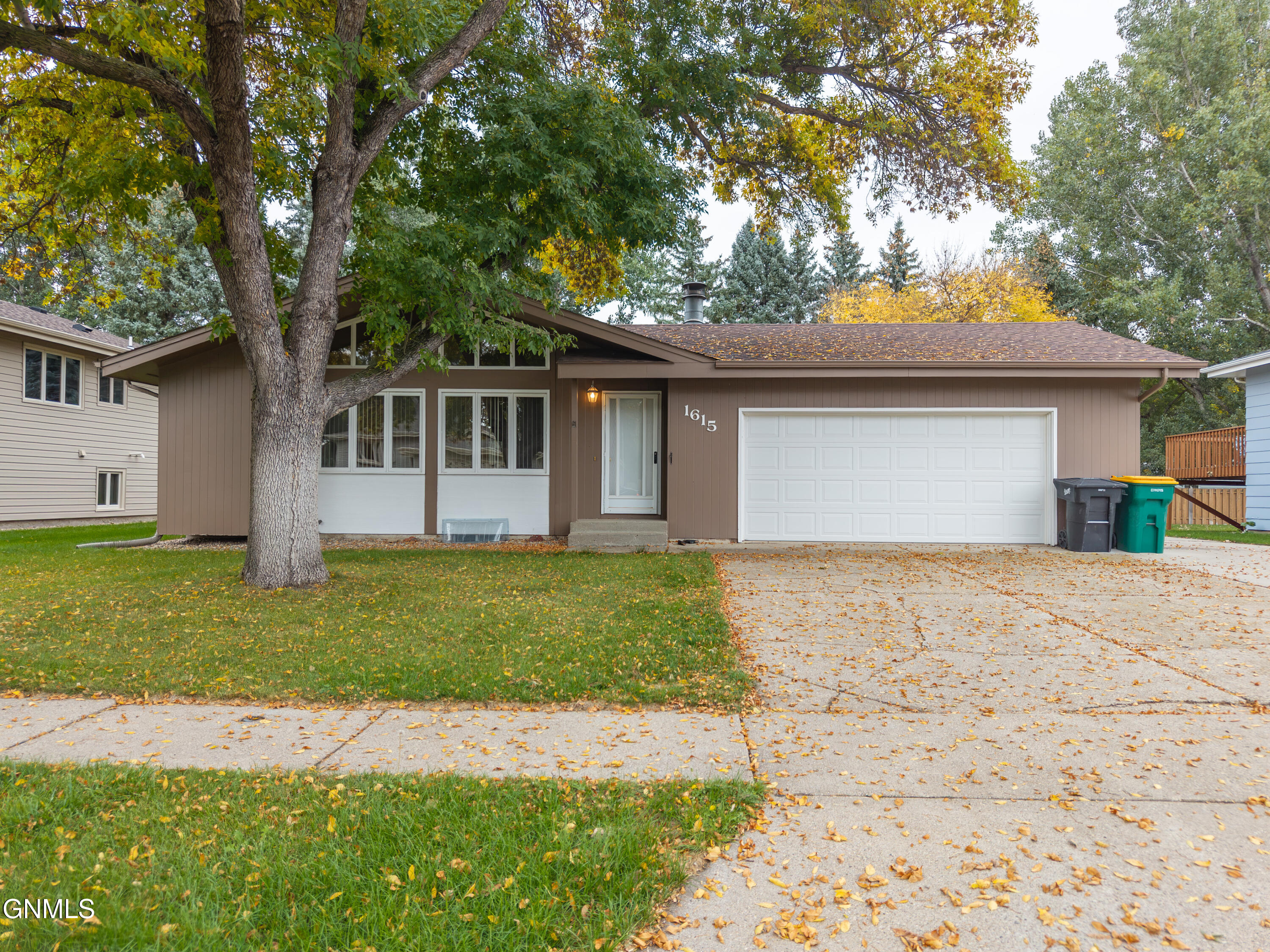 1615 Omaha Drive — photo
