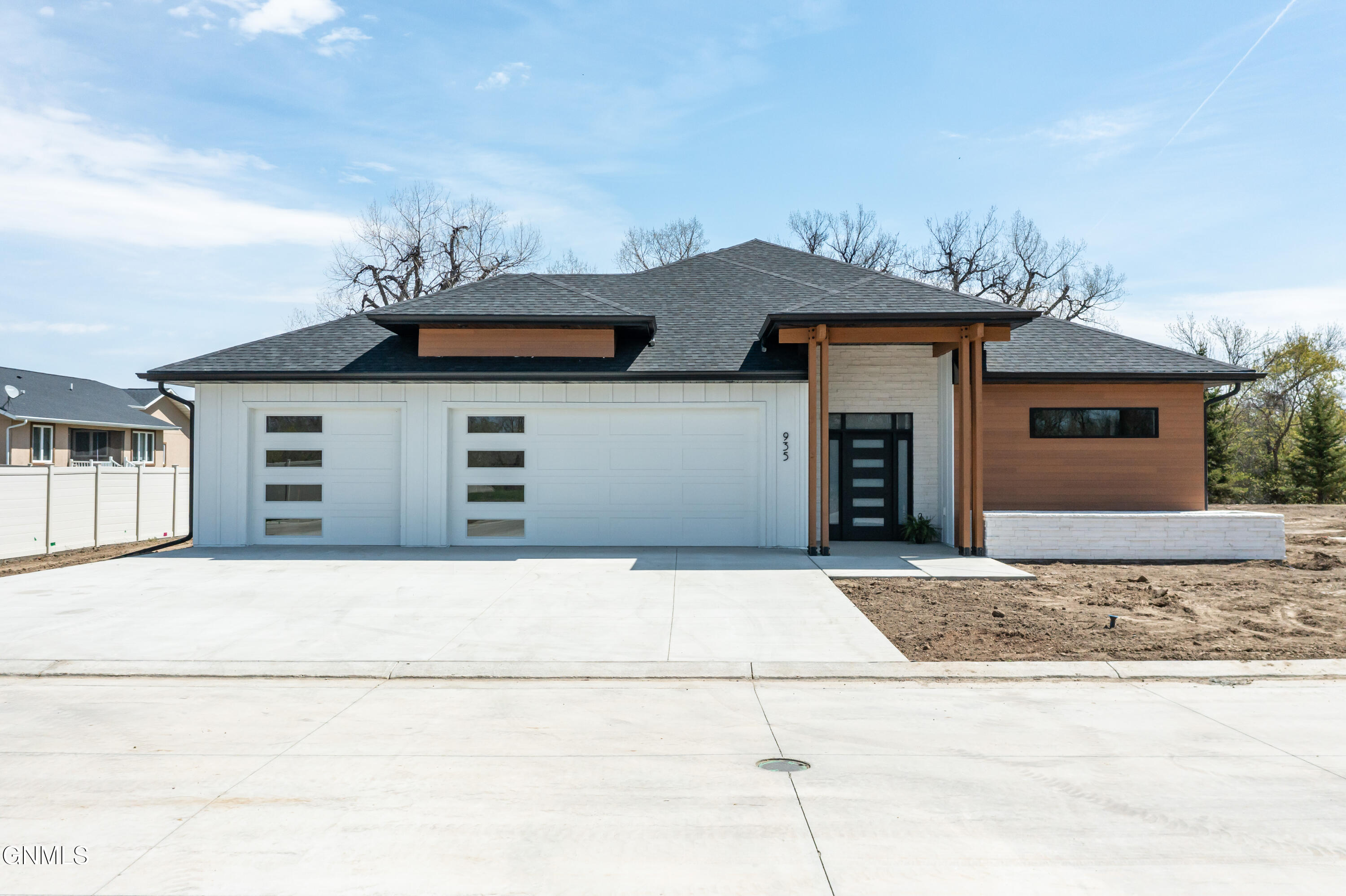 935 Nimitz Court — photo