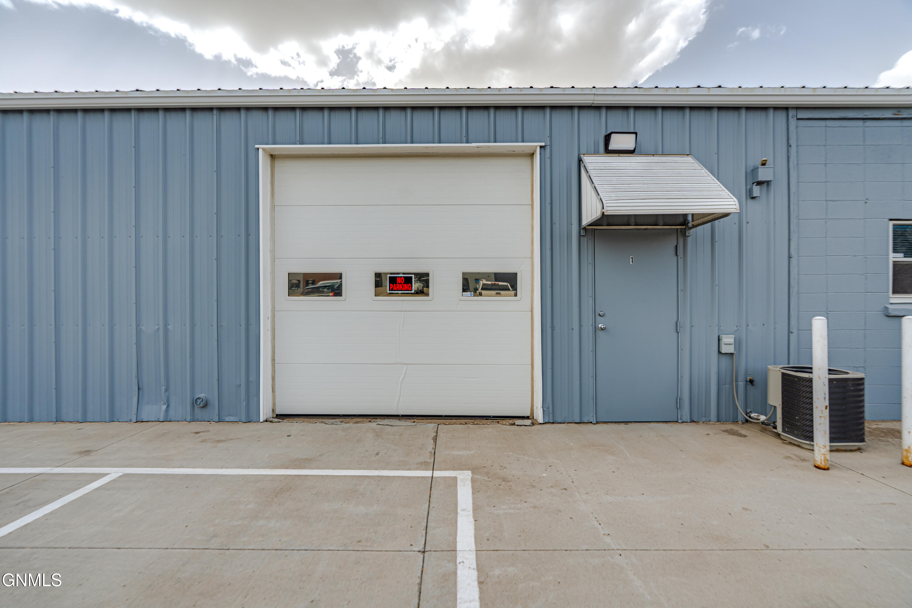 2521 Railroad Avenue, Suite 2 — photo