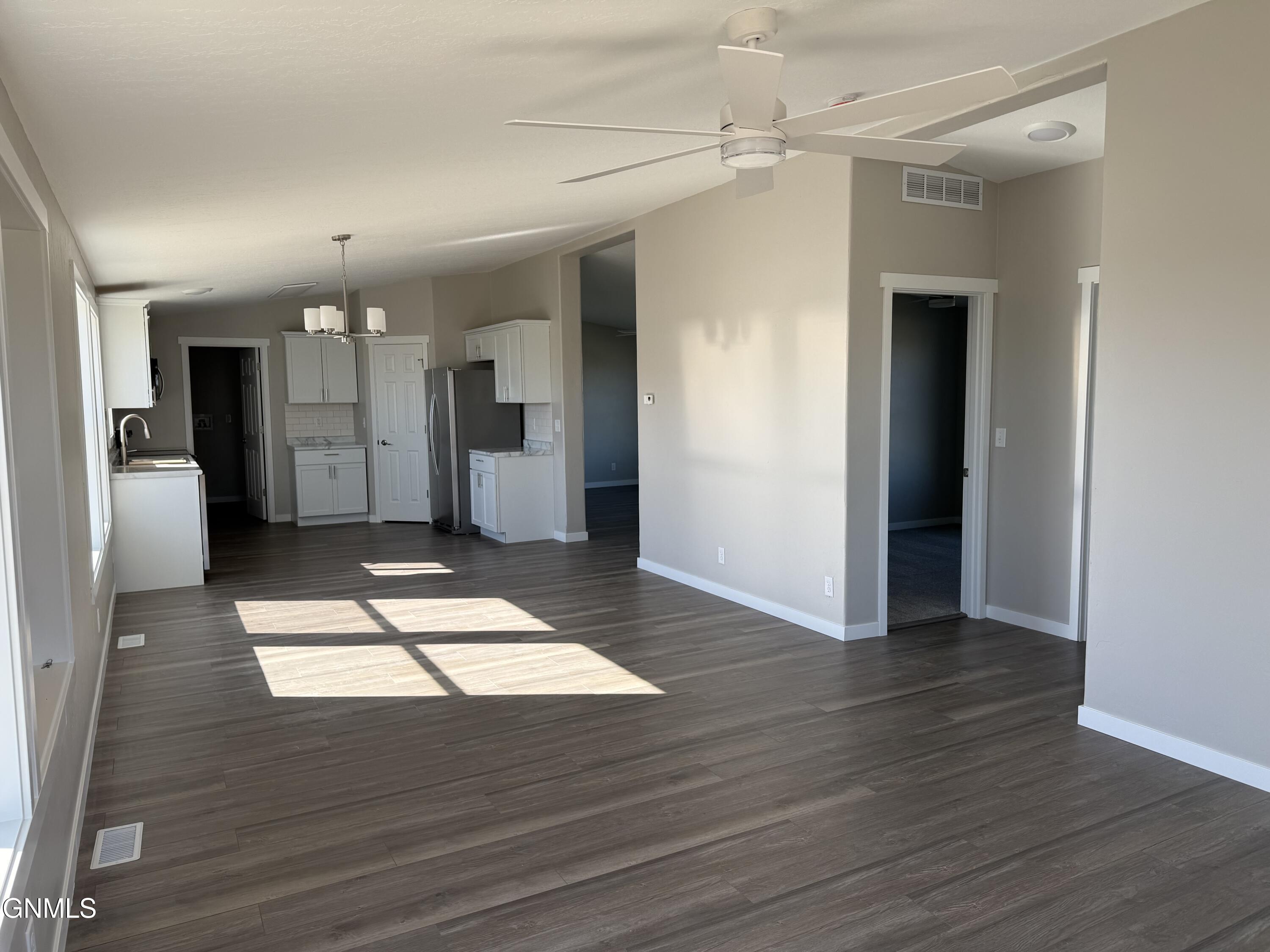 5615 Border Avenue, Williston, ND 58801 — photo 2