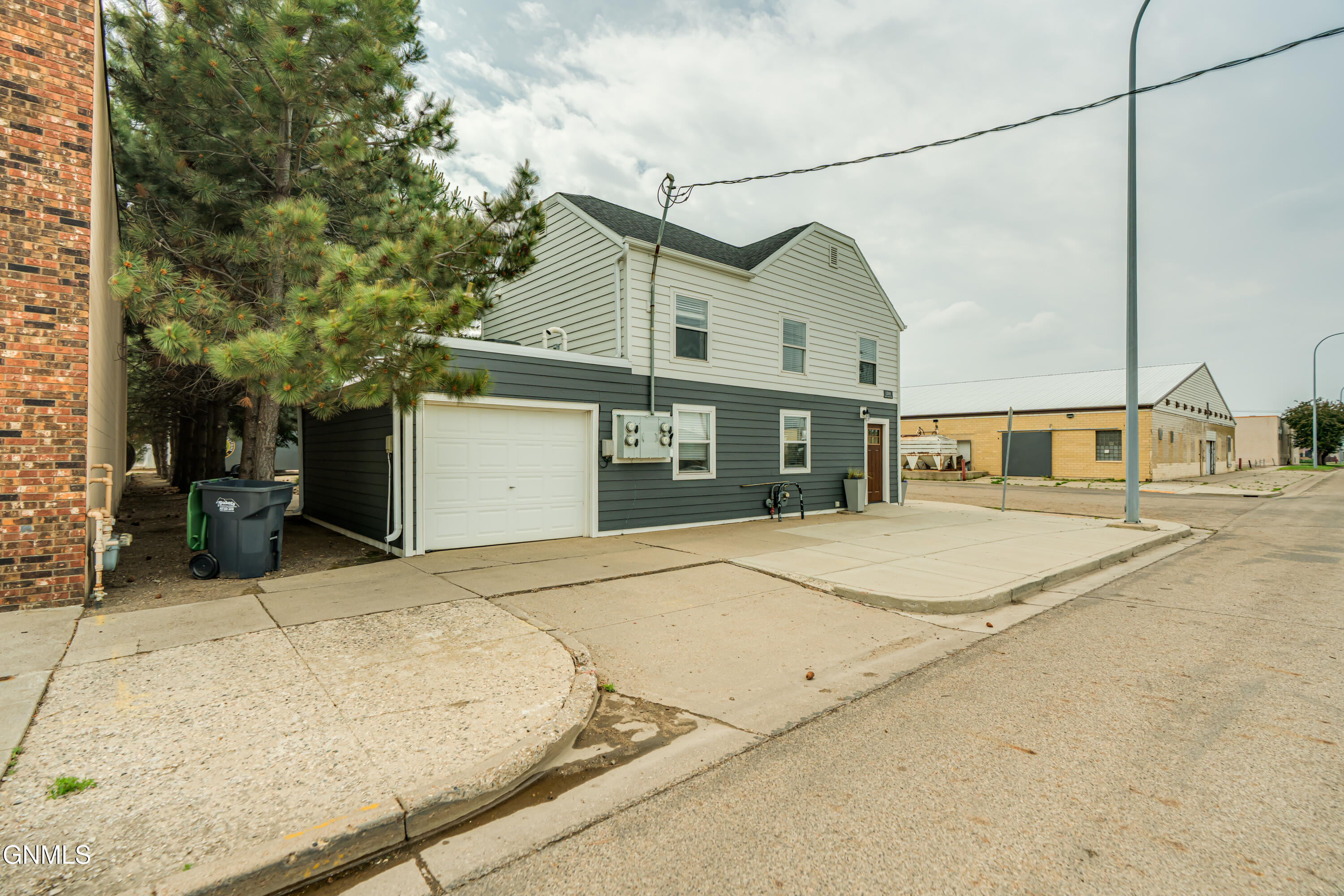 1301 E Front Avenue, Bismarck, ND 58504 — photo 2