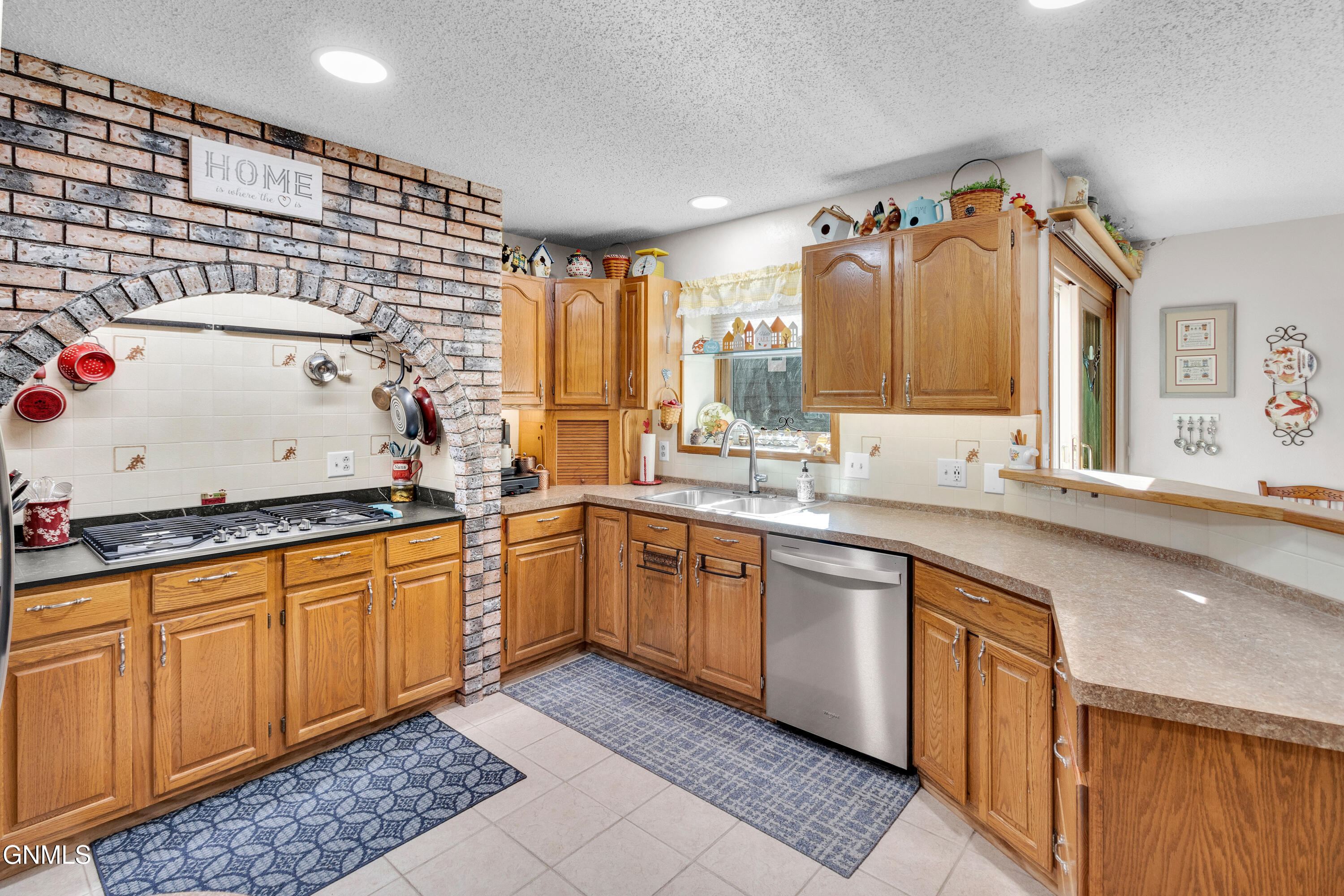 420 E Brandon Drive — photo