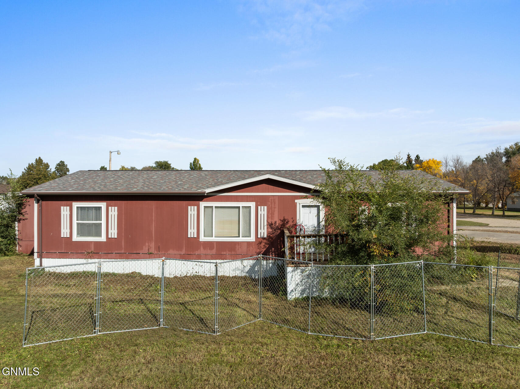 3817 2nd Avenue E, Williston, ND 58801 — photo 2