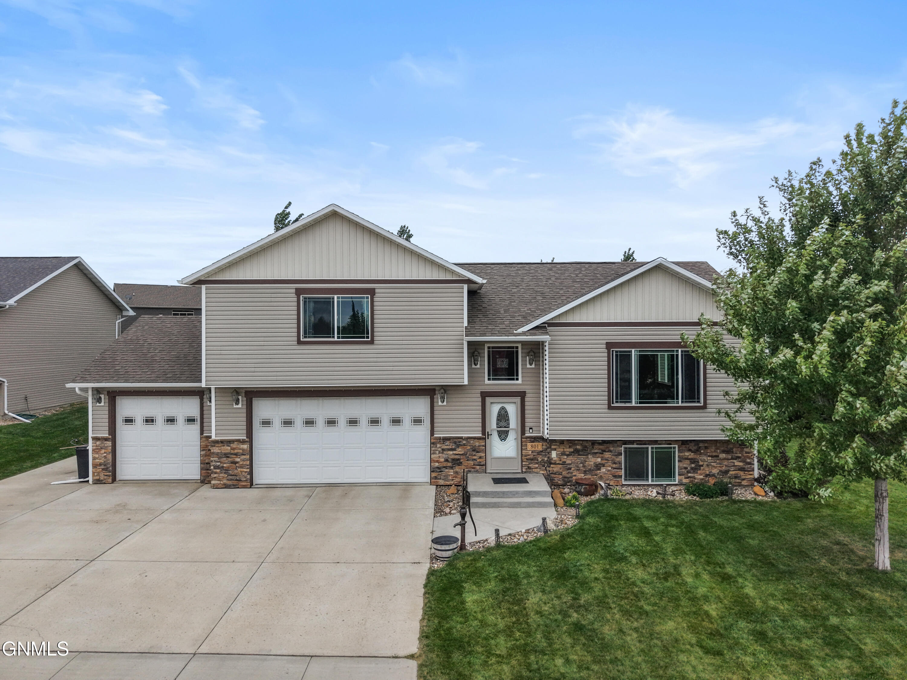 801 Sunflower Lane SW — photo
