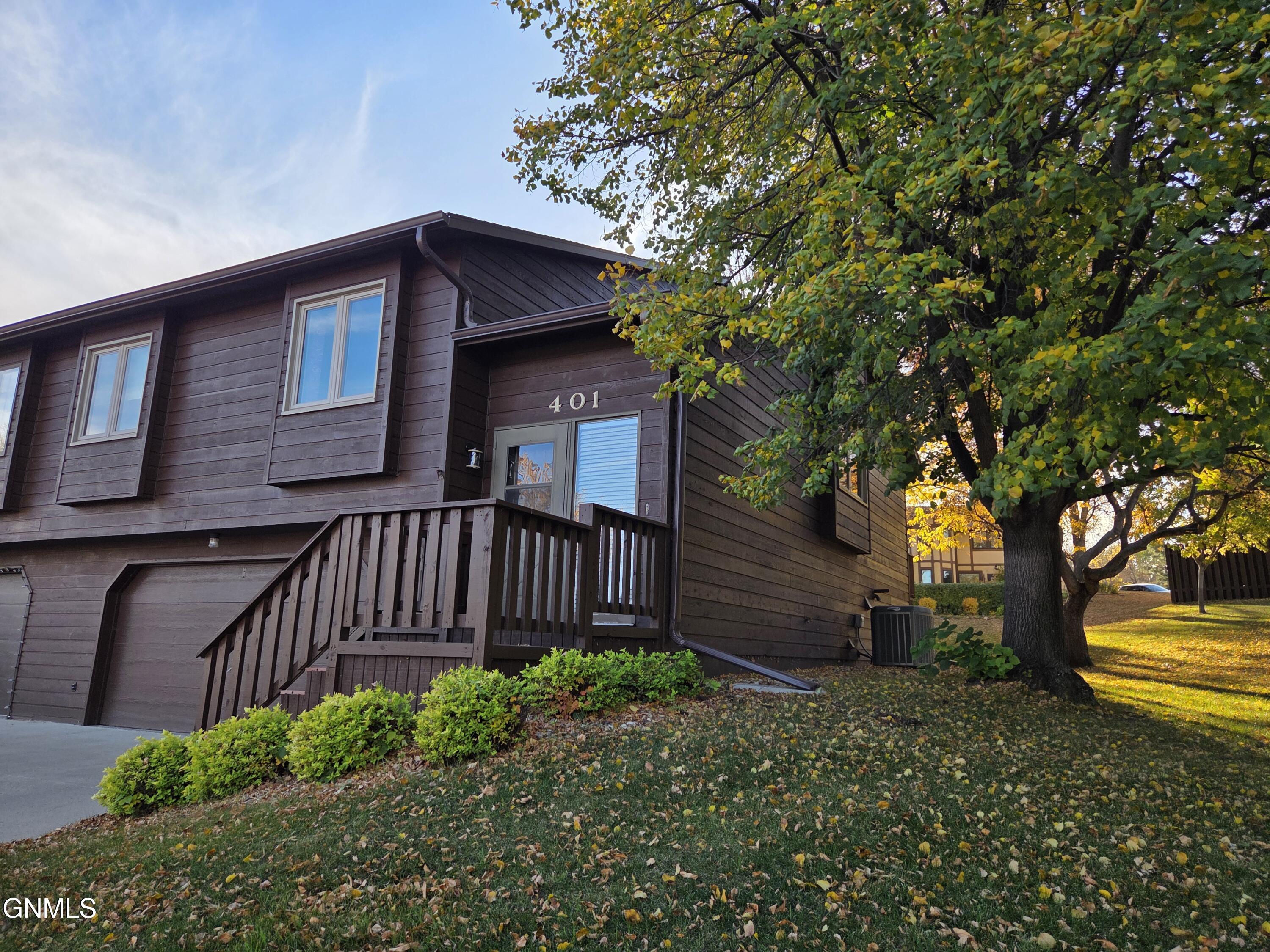 401 Brandon Drive E — photo