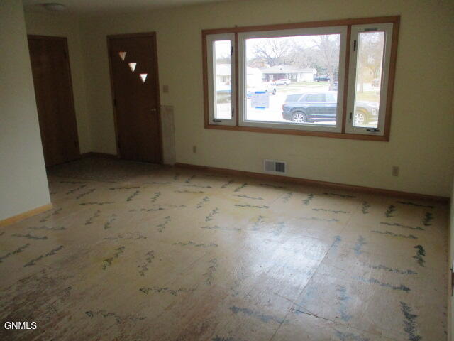 2111 E East E, Bismarck, ND 58501 — photo 3