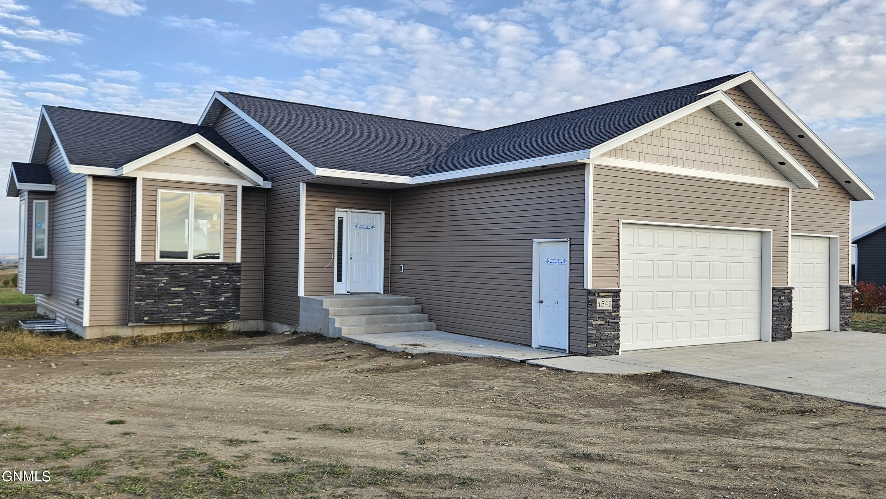 4542 Trailblazer Loop, Mandan, ND 58554 — photo 2