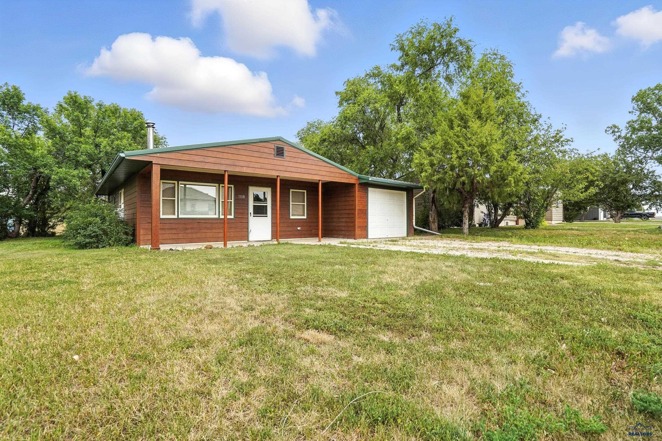 1108 Locust, Kadoka, SD 57543 — photo 2