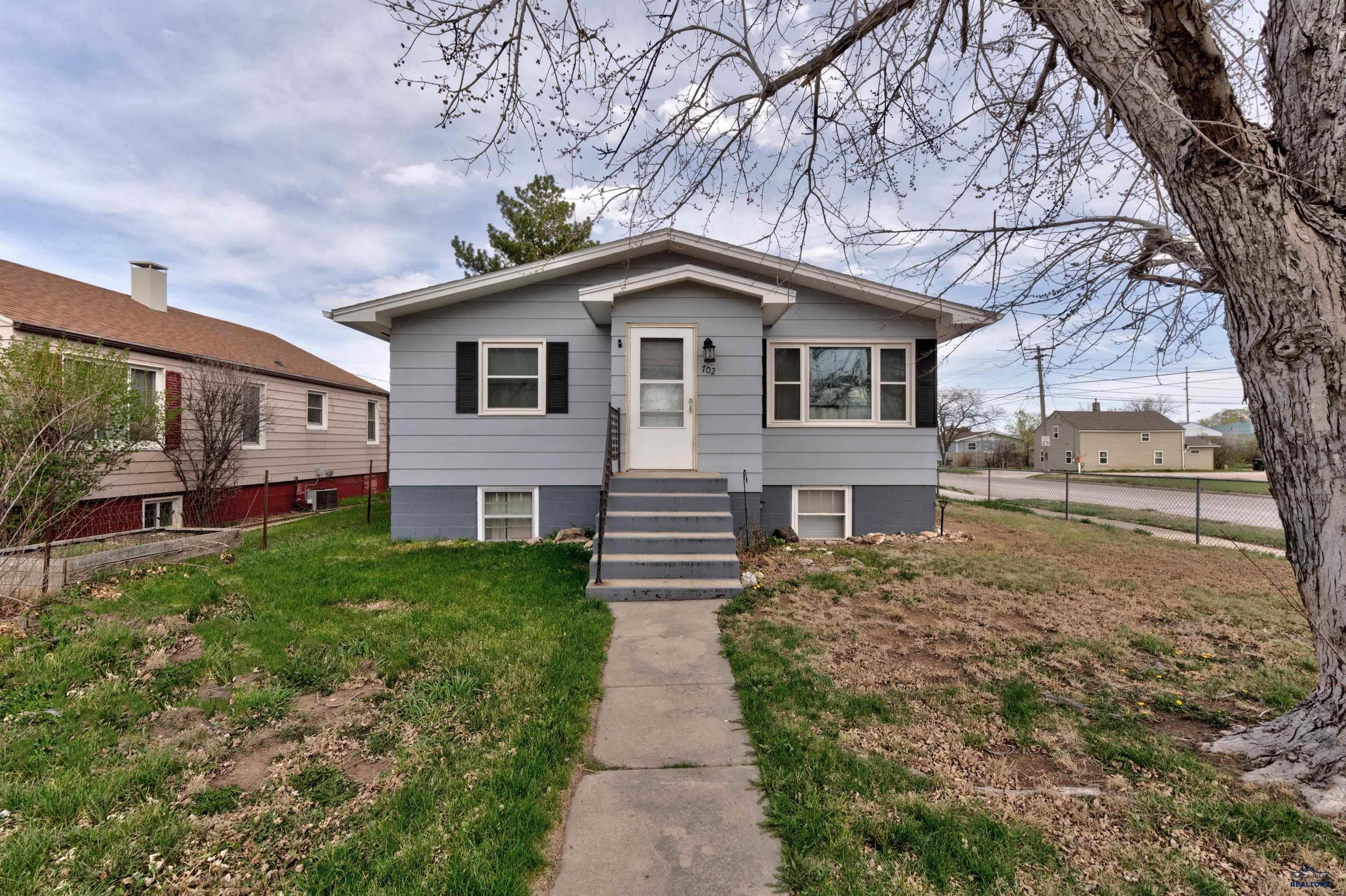 702 Haines Ave — photo