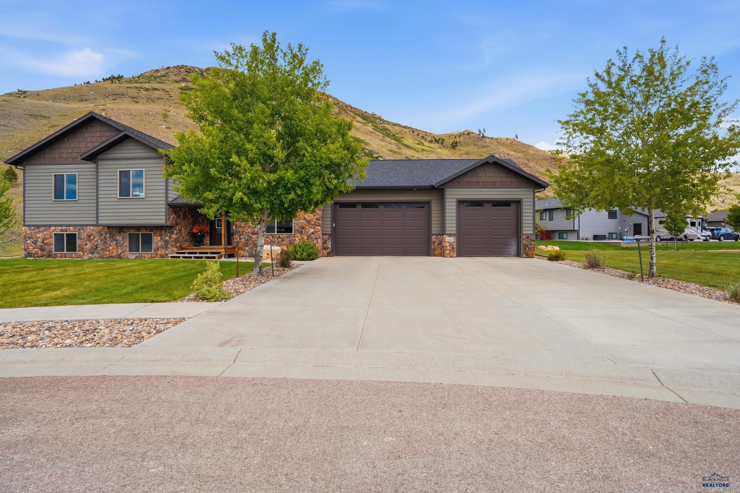 8064 Steamboat Ct — photo