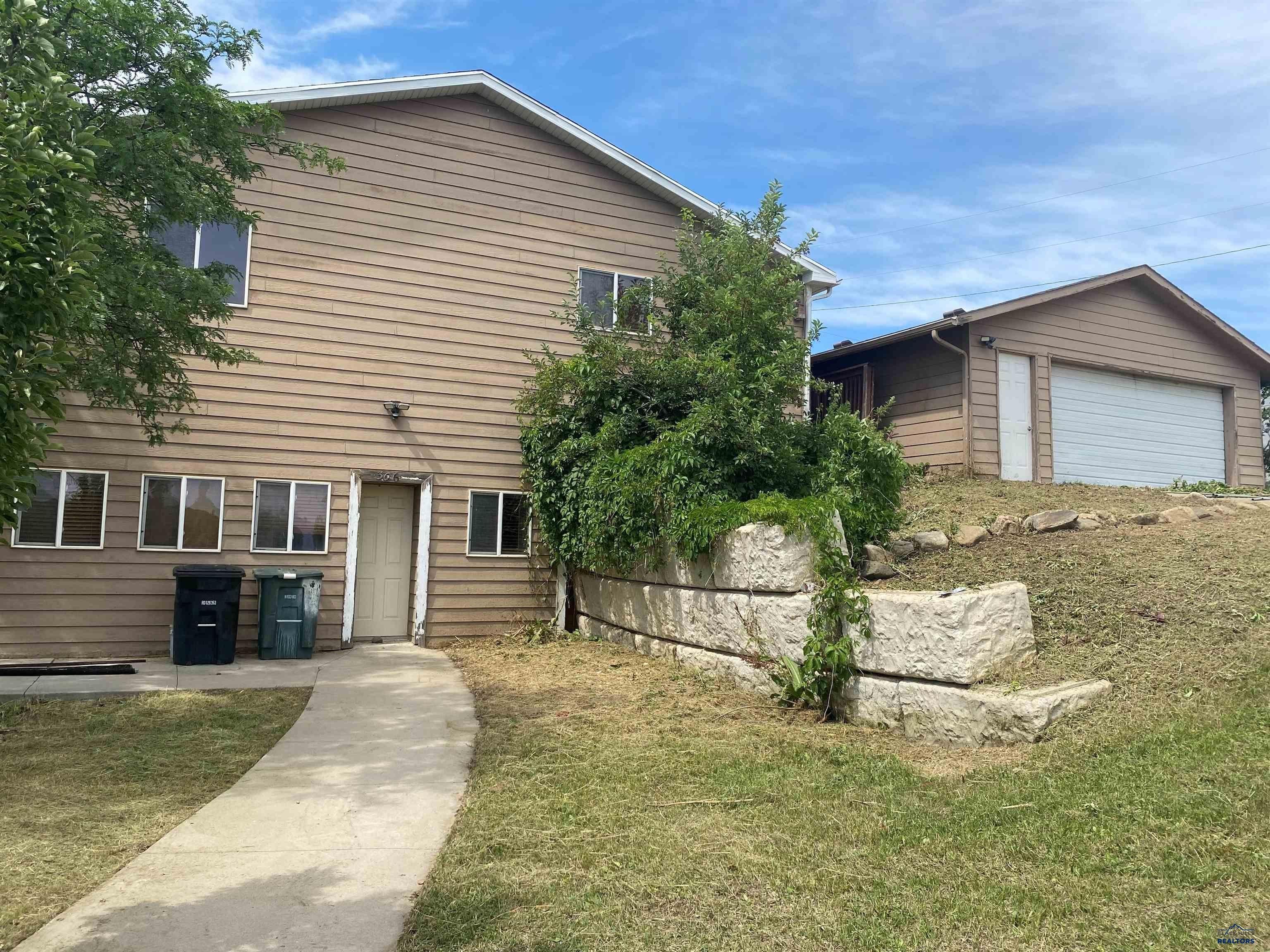 306 Hillview Dr — photo