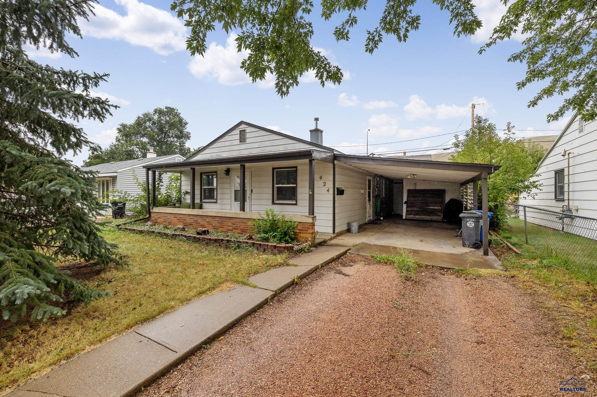 424 Robbins Dr — photo