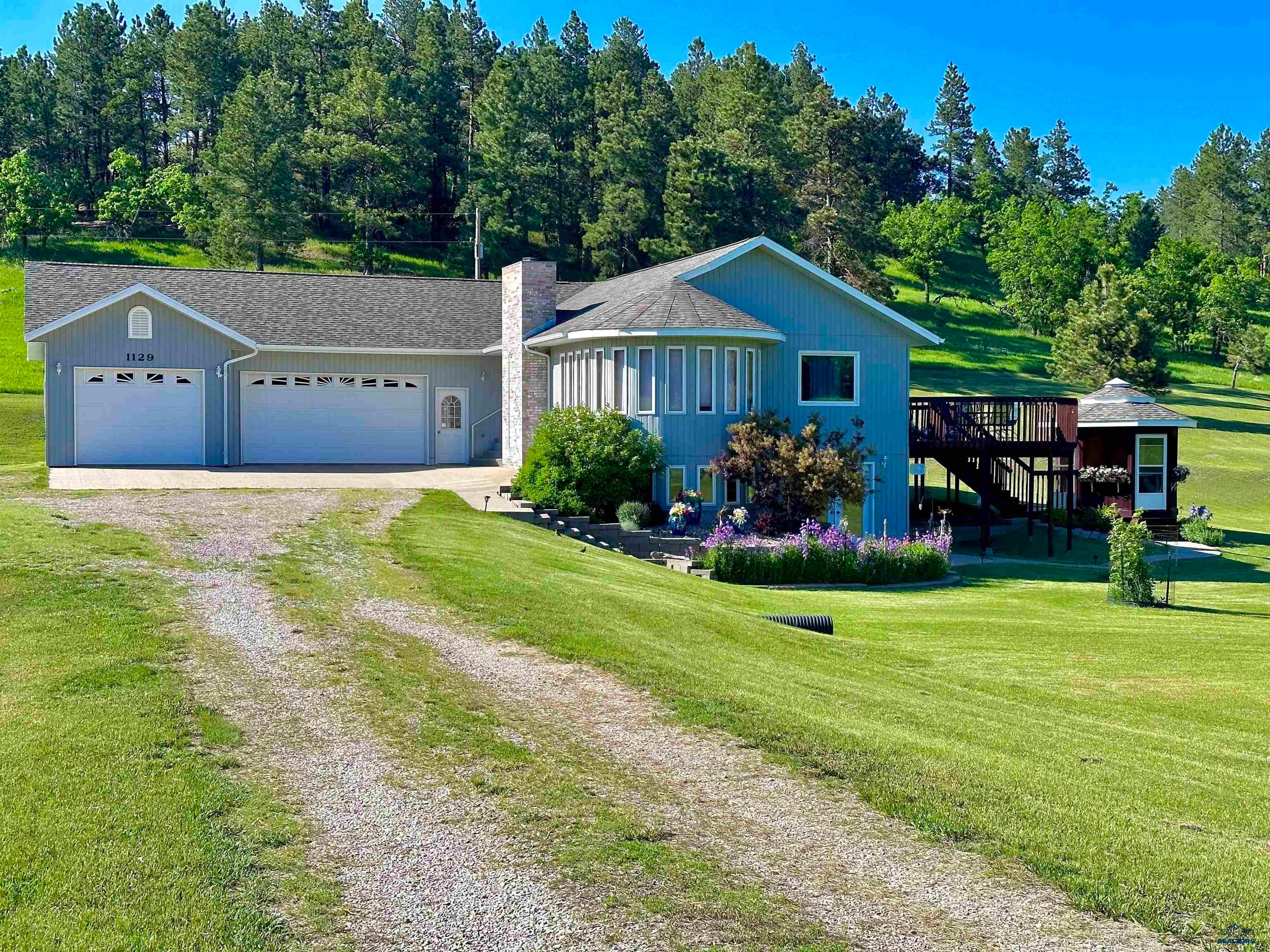 1129 Foothills Rd — photo
