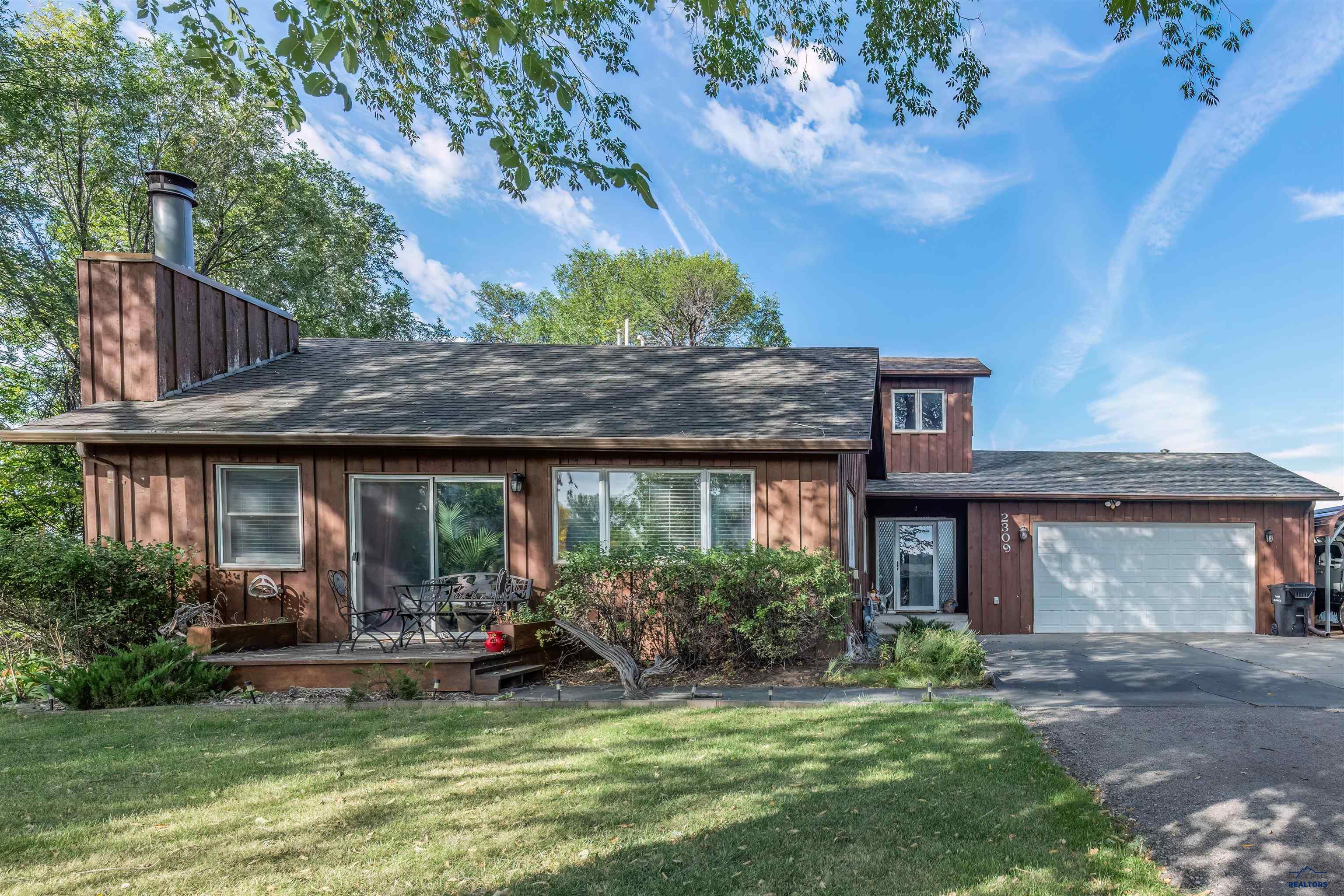2309 S Valley Drive — photo