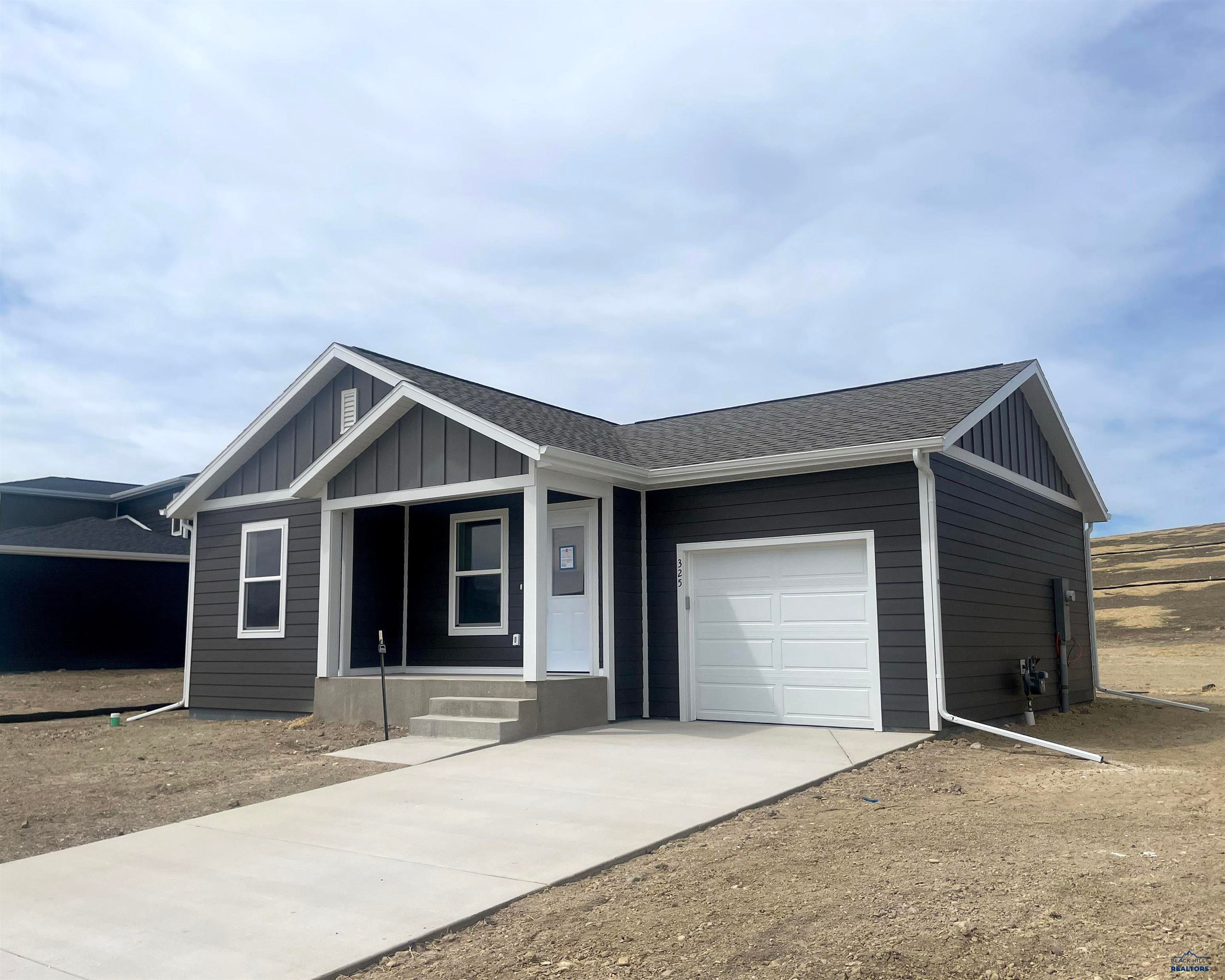 325 N Valley Dr — photo