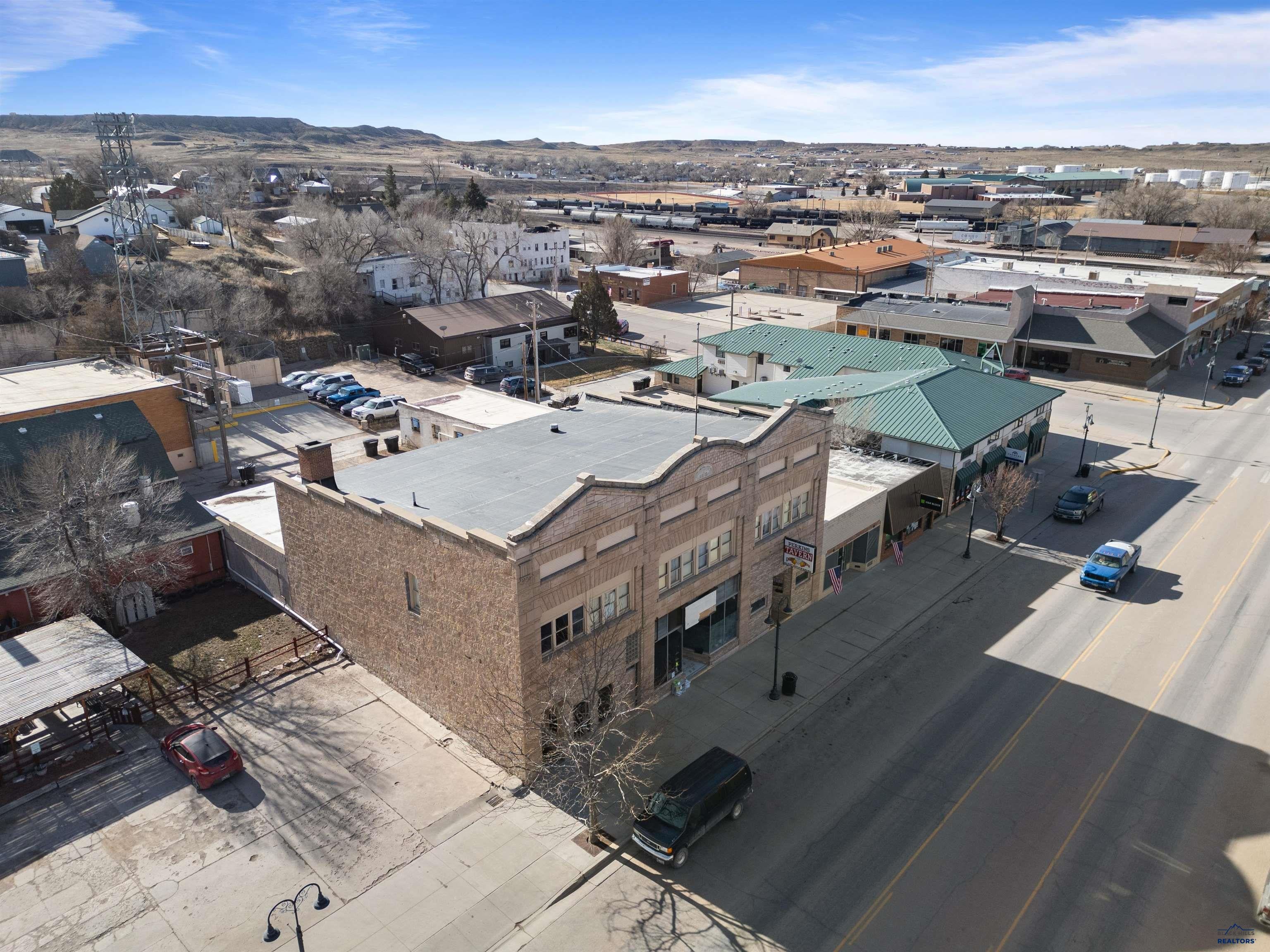 114 W Main St — photo